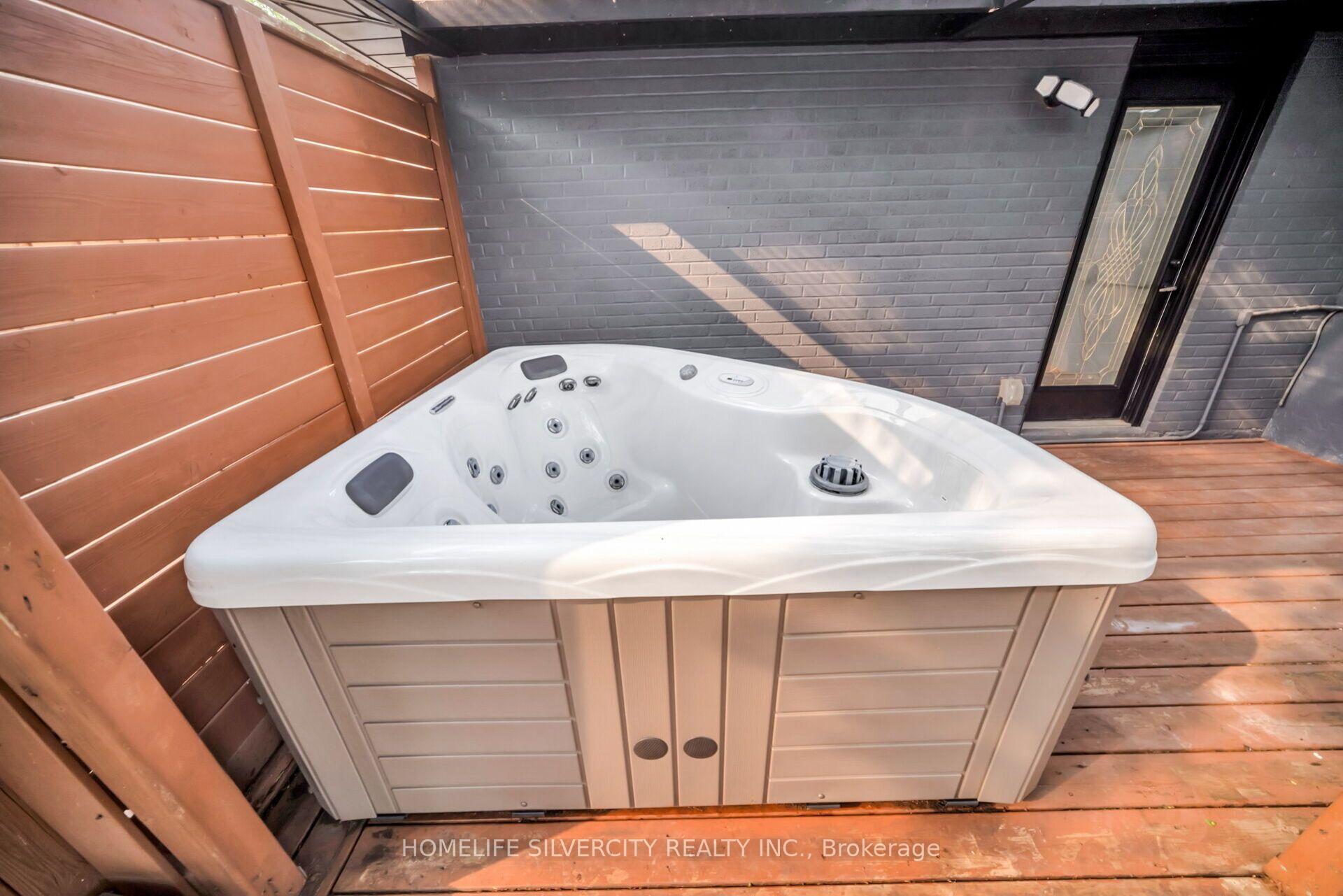 Photo 47 of 224 Delrex Boulevard, Halton Hills, Georgetown — HOMEH