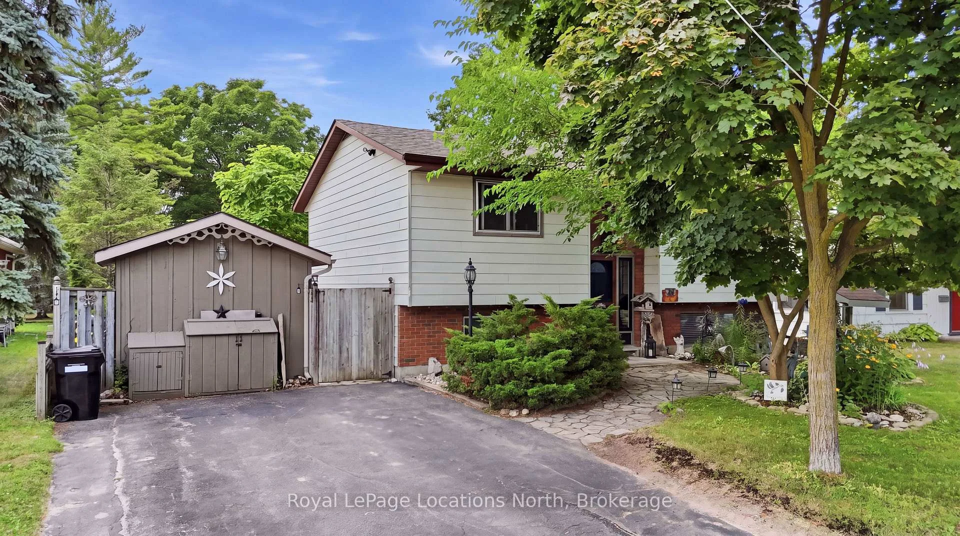 Photo 2 of 488 Maple Street, Collingwood — HOMEH