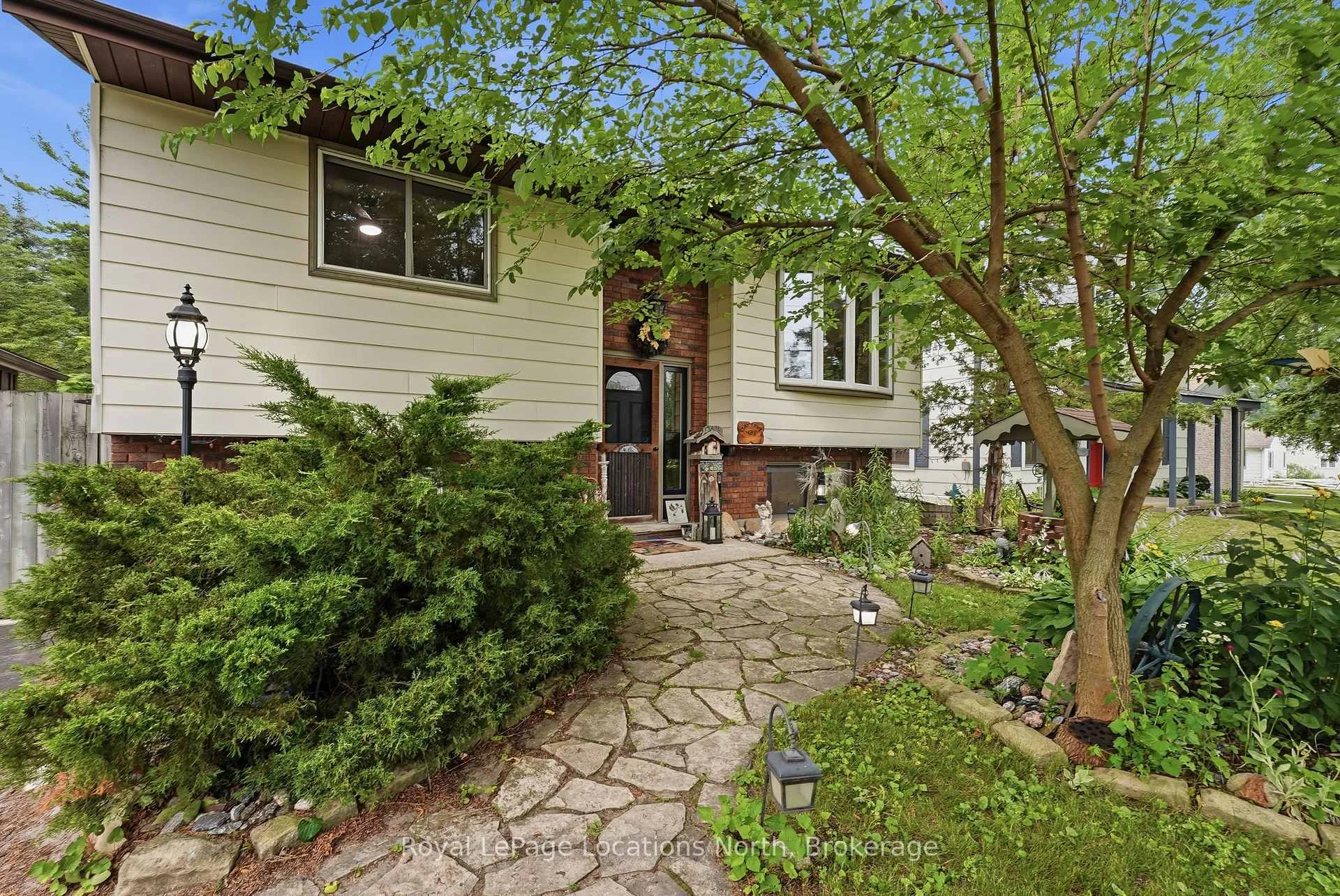 Photo 5 of 488 Maple Street, Collingwood — HOMEH
