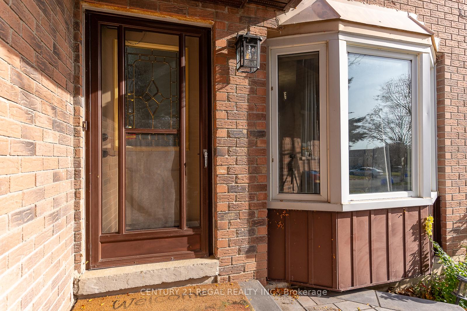 Photo 4 of 28 Upland Drive, Whitby, Blue Grass Meadows — HOMEH
