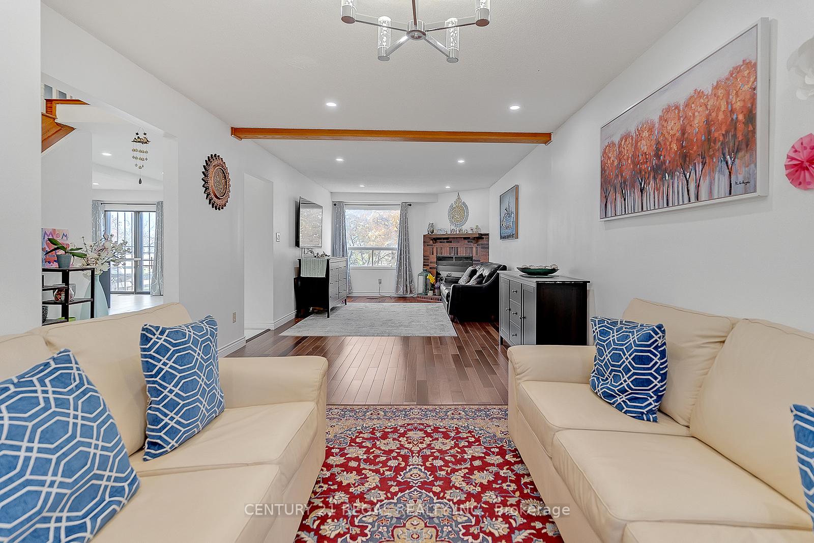 Photo 10 of 28 Upland Drive, Whitby, Blue Grass Meadows — HOMEH