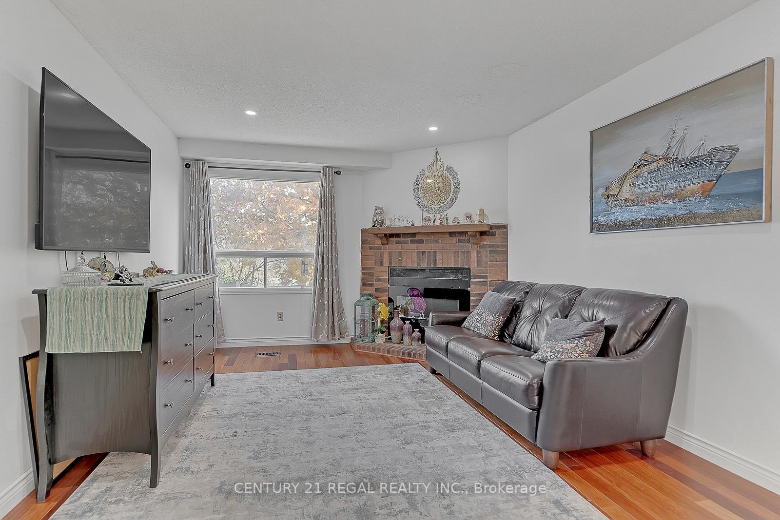 Photo 11 of 28 Upland Drive, Whitby, Blue Grass Meadows — HOMEH