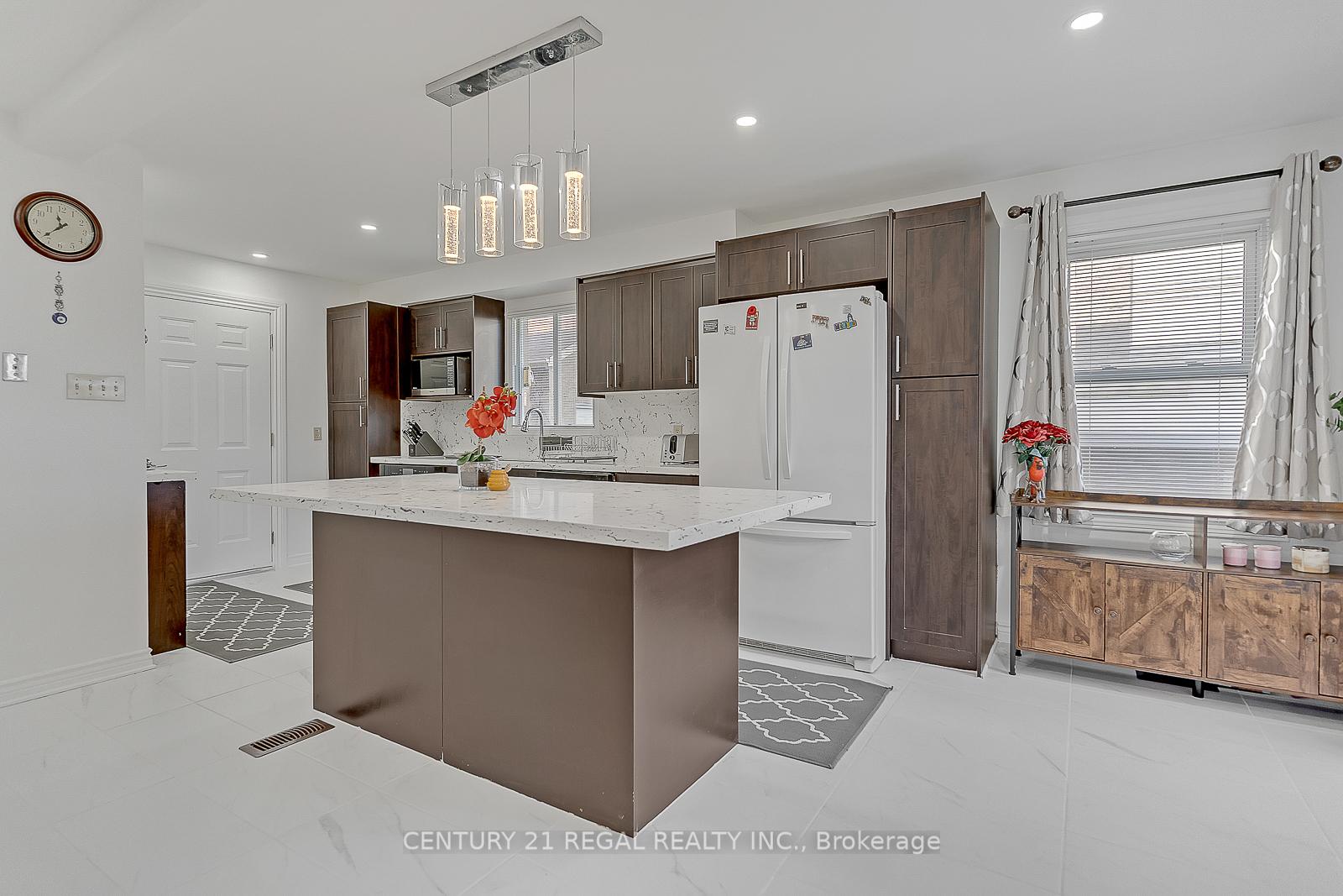 Photo 16 of 28 Upland Drive, Whitby, Blue Grass Meadows — HOMEH