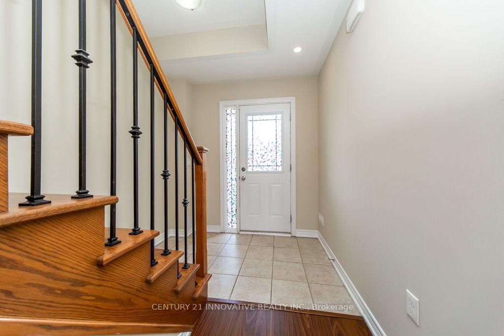 Photo 10 of 40 Waterstone Way, Whitby, Williamsburg — HOMEH