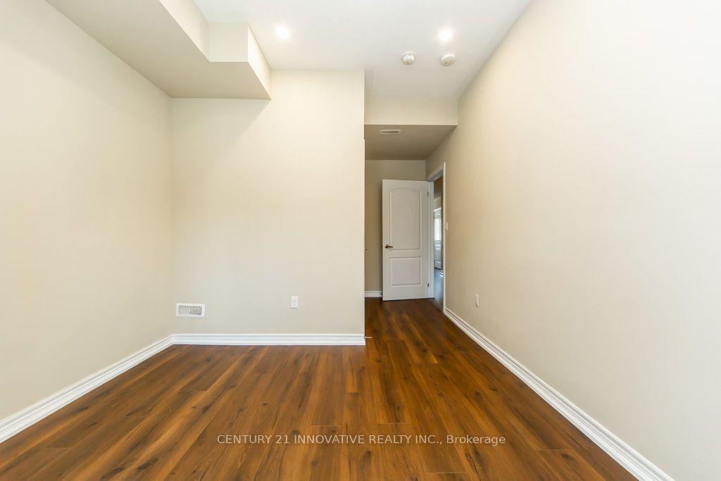 Photo 13 of 40 Waterstone Way, Whitby, Williamsburg — HOMEH