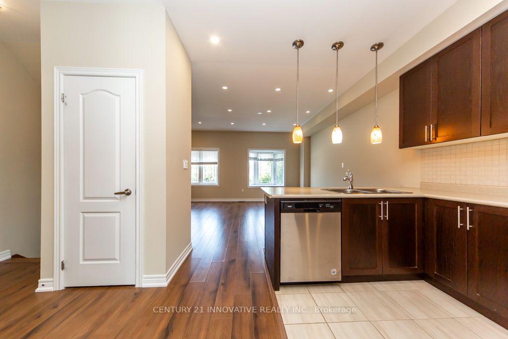 Photo 16 of 40 Waterstone Way, Whitby, Williamsburg — HOMEH