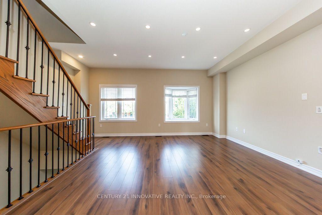 Photo 17 of 40 Waterstone Way, Whitby, Williamsburg — HOMEH
