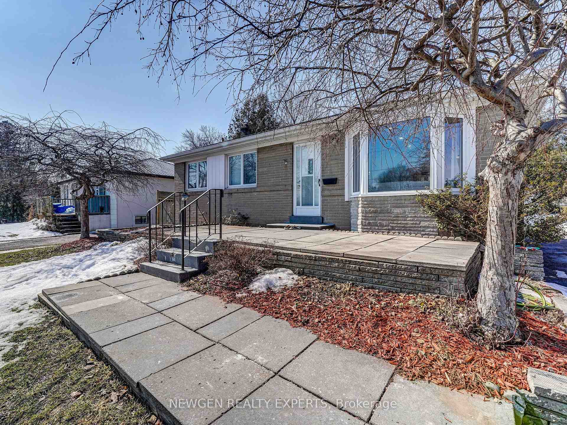 Photo 7 of 30 Linton Avenue E, Ajax, Central West — HOMEH