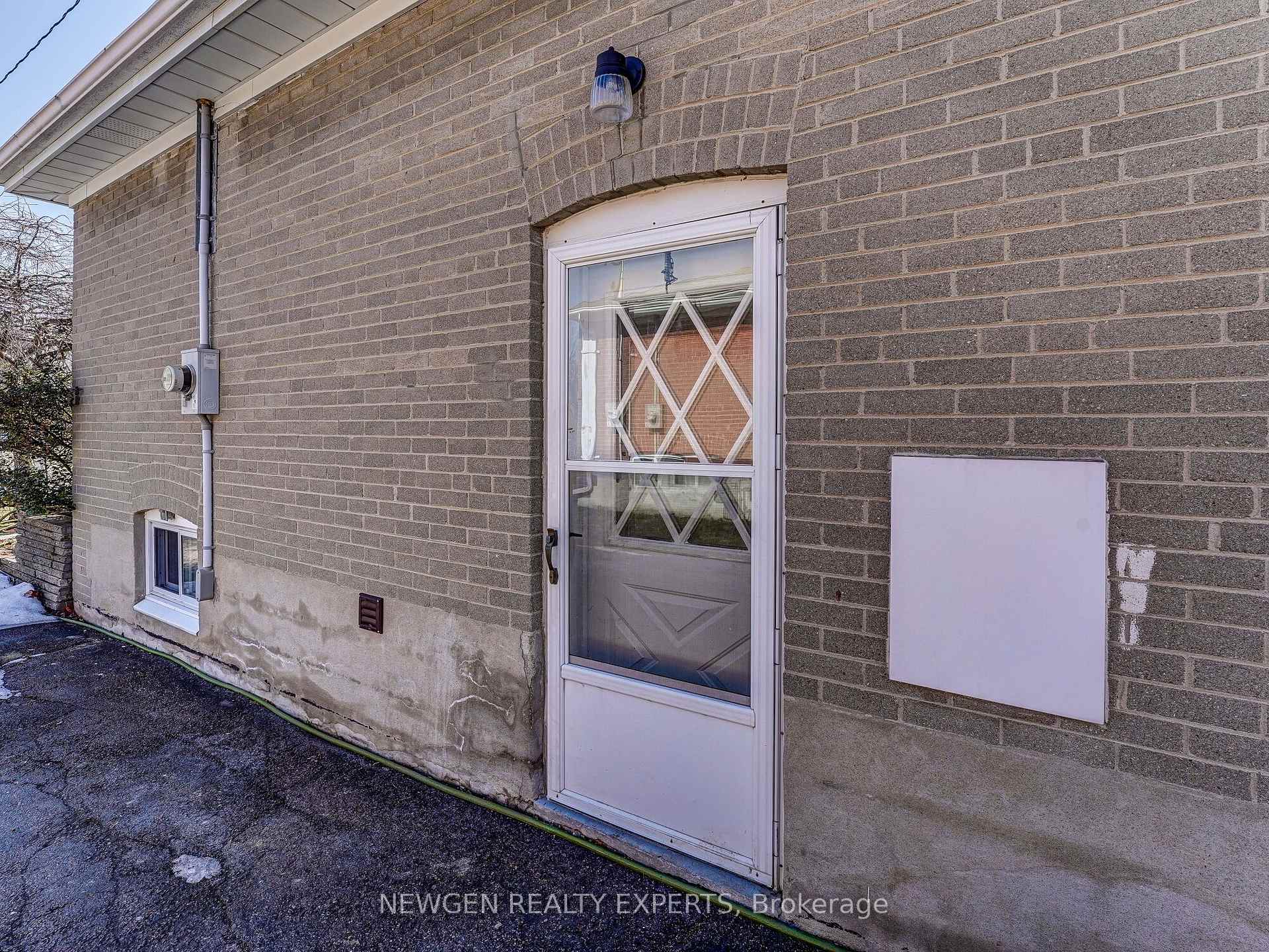 Photo 22 of 30 Linton Avenue E, Ajax, Central West — HOMEH