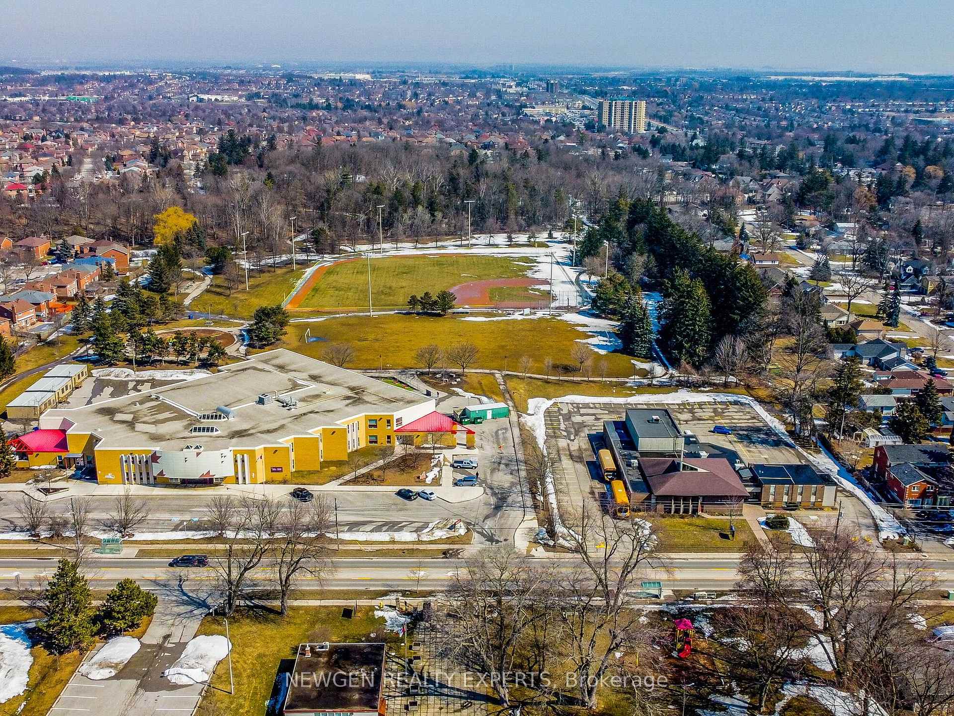 Photo 27 of 30 Linton Avenue E, Ajax, Central West — HOMEH