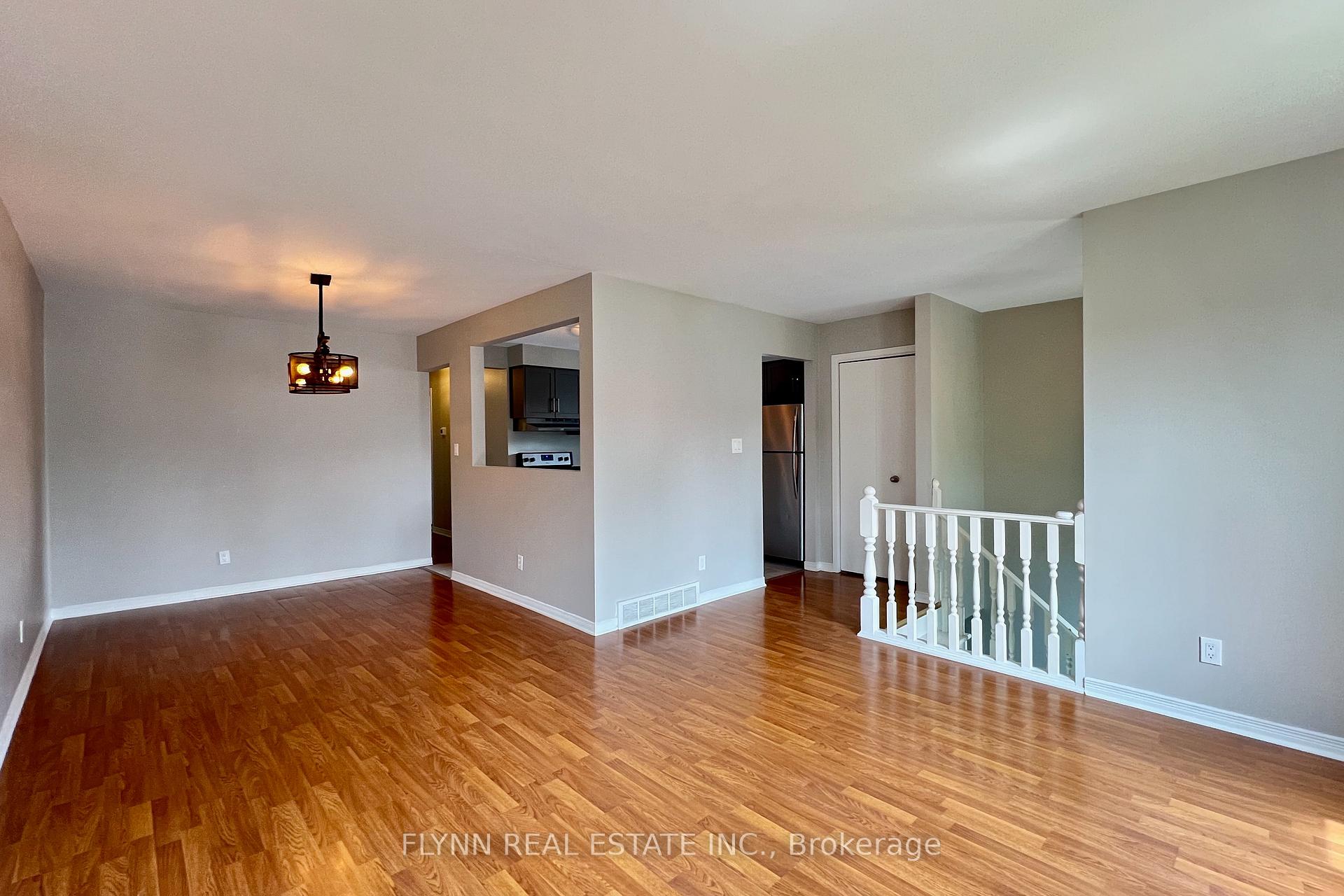 Photo 2 of 164 Windsor Street, Welland, Broadway — HOMEH
