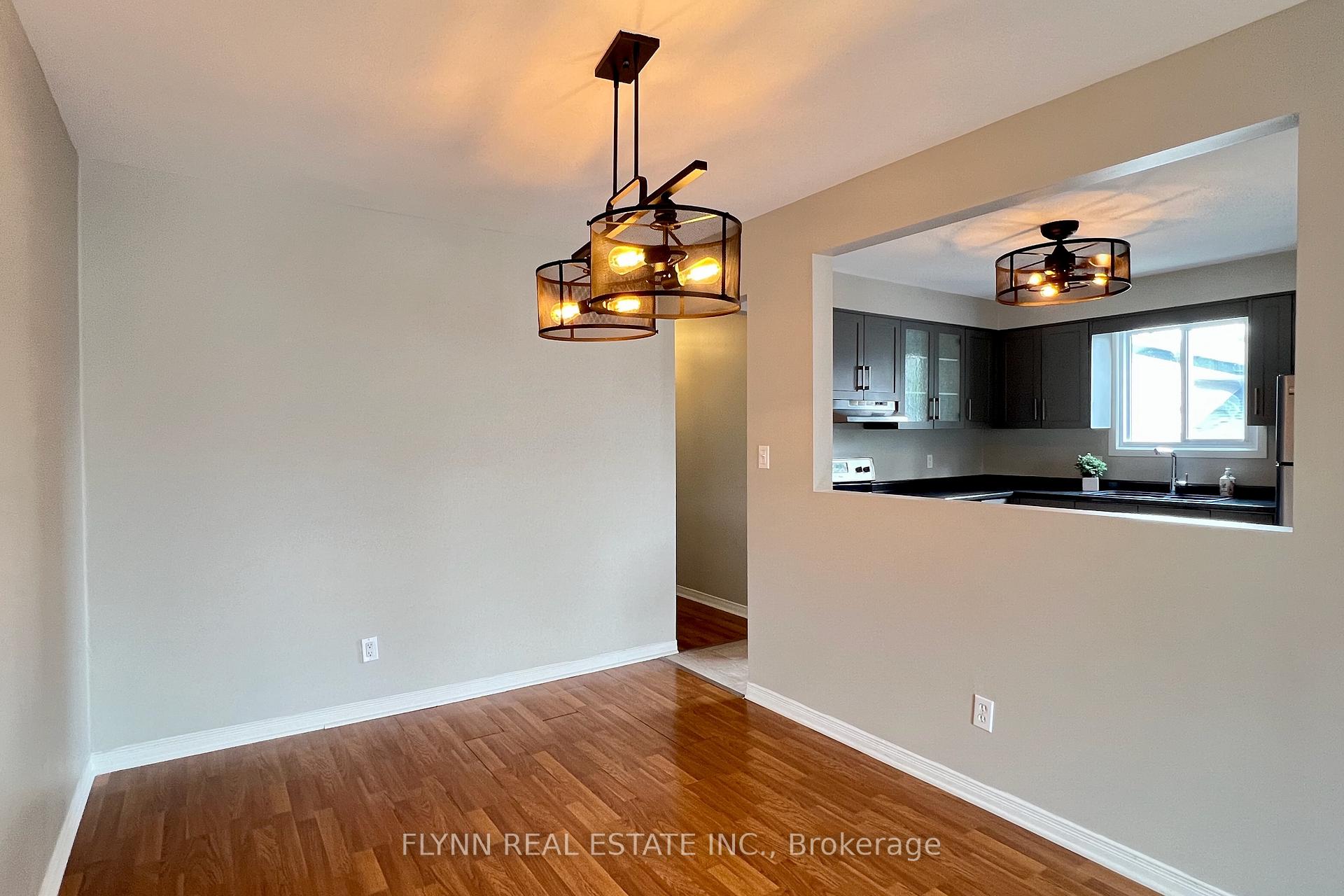 Photo 3 of 164 Windsor Street, Welland, Broadway — HOMEH