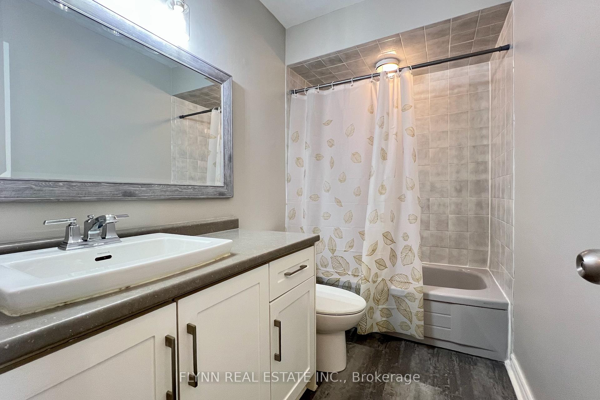 Photo 7 of 164 Windsor Street, Welland, Broadway — HOMEH