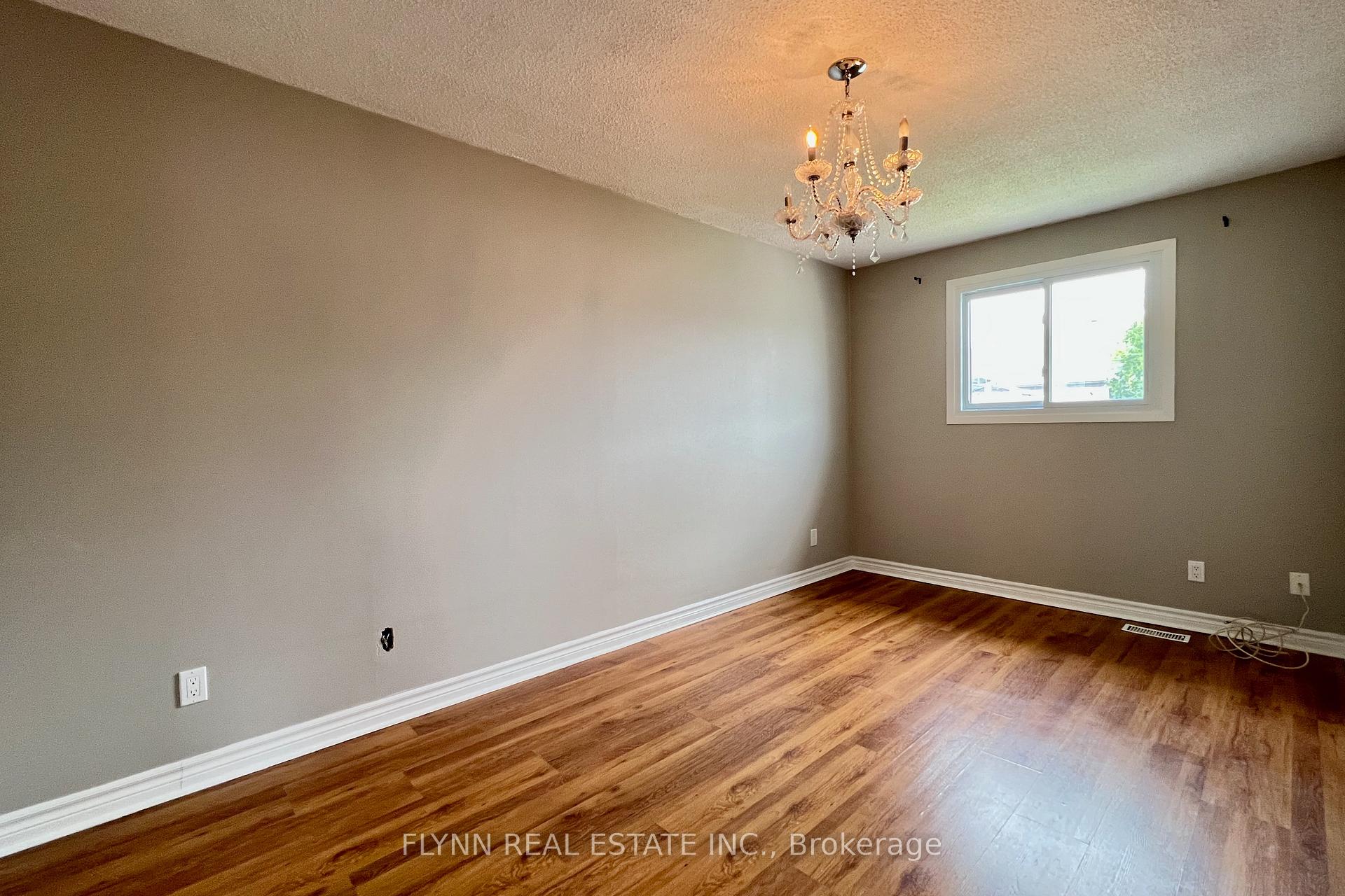 Photo 8 of 164 Windsor Street, Welland, Broadway — HOMEH