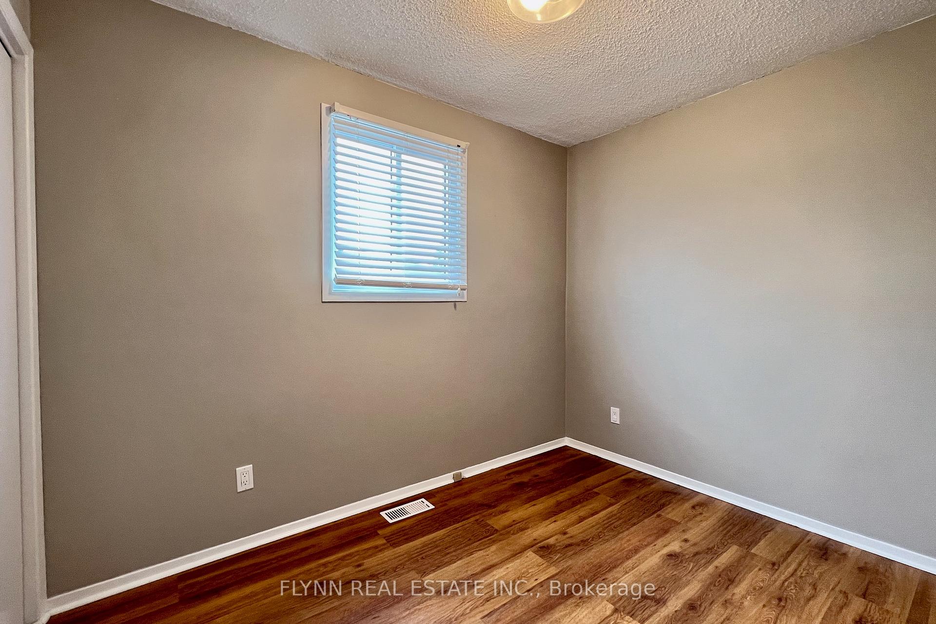 Photo 10 of 164 Windsor Street, Welland, Broadway — HOMEH
