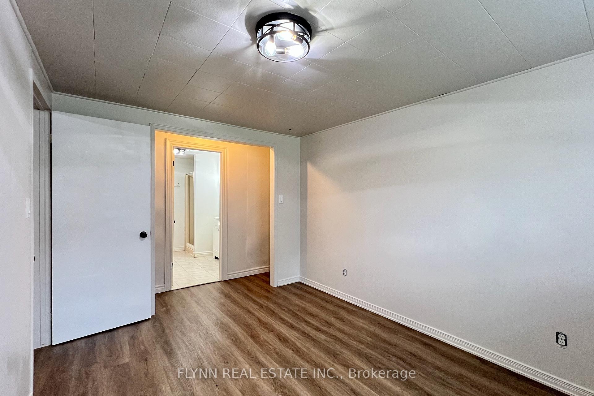Photo 13 of 164 Windsor Street, Welland, Broadway — HOMEH