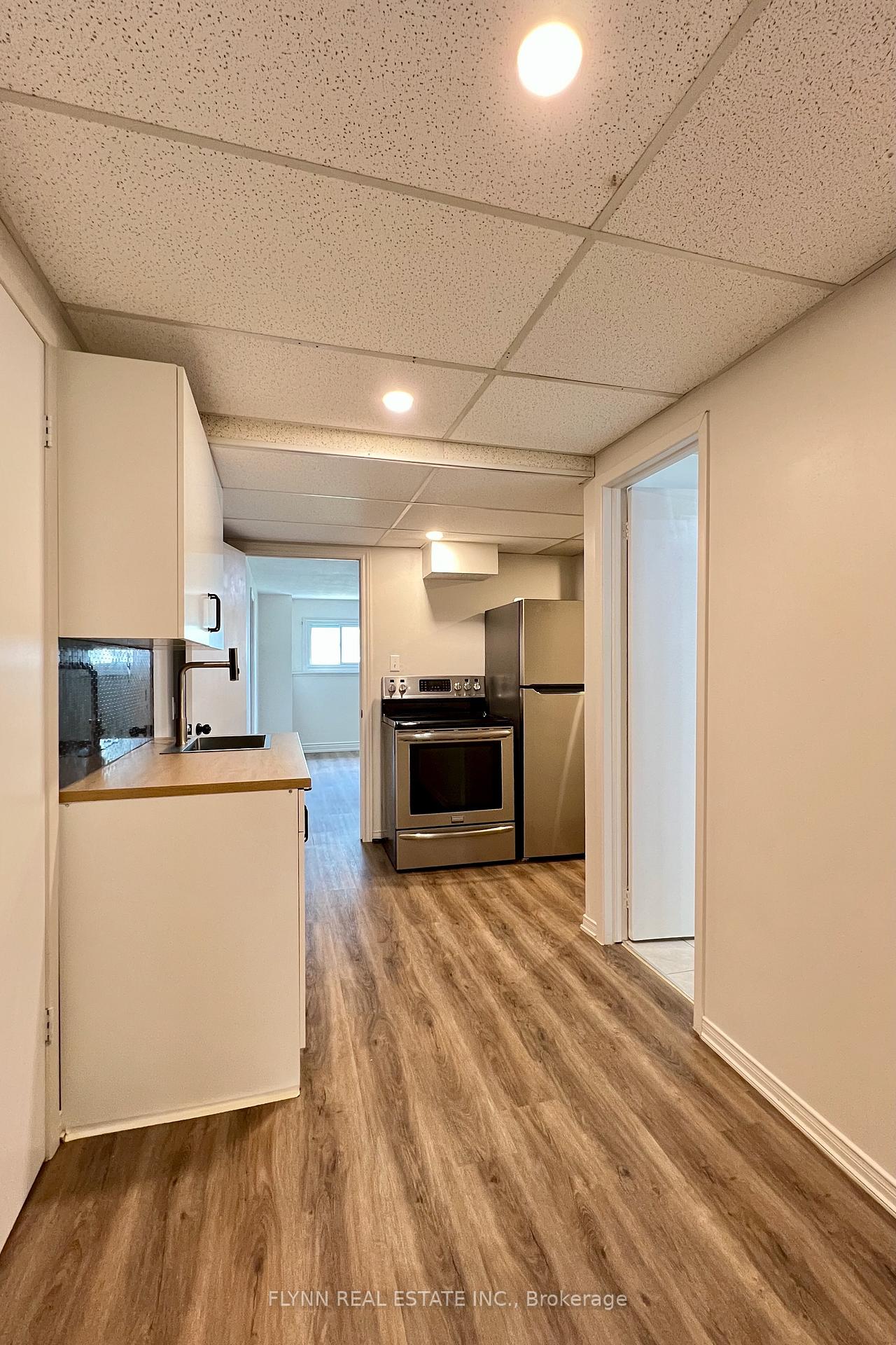 Photo 15 of 164 Windsor Street, Welland, Broadway — HOMEH