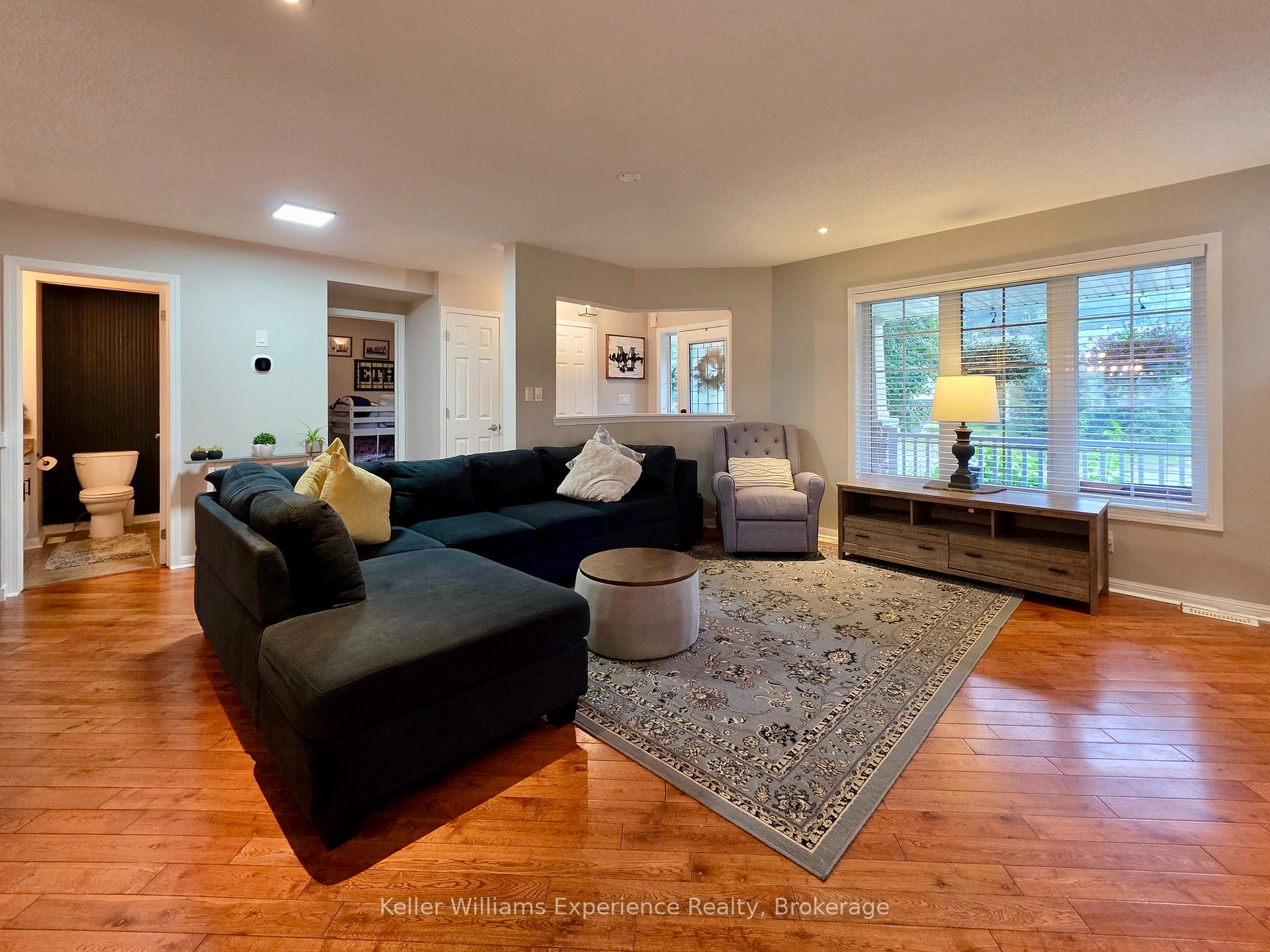 Photo 10 of 22 Rosemead Close, Bracebridge, Macaulay — HOMEH