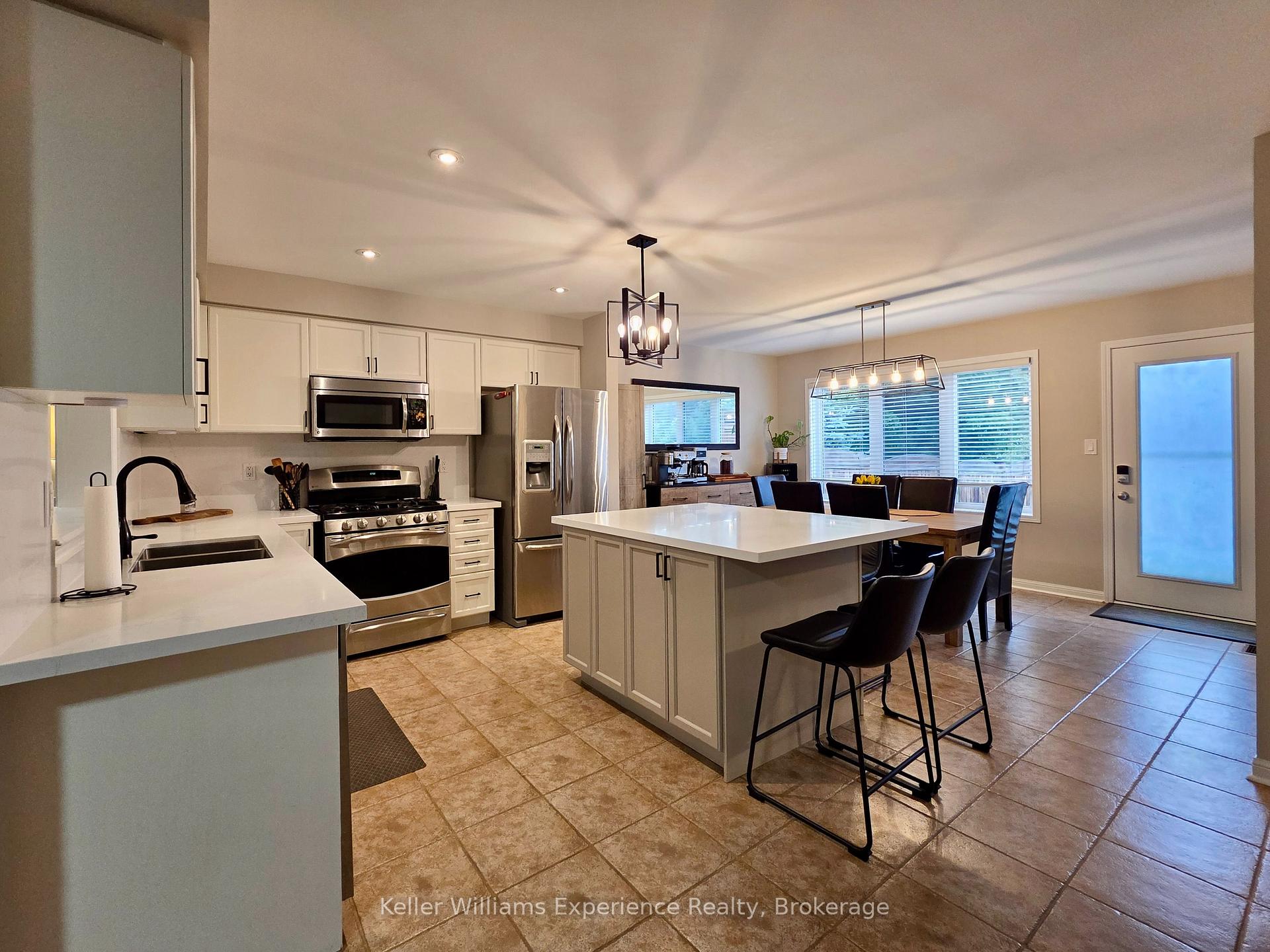 Photo 13 of 22 Rosemead Close, Bracebridge, Macaulay — HOMEH