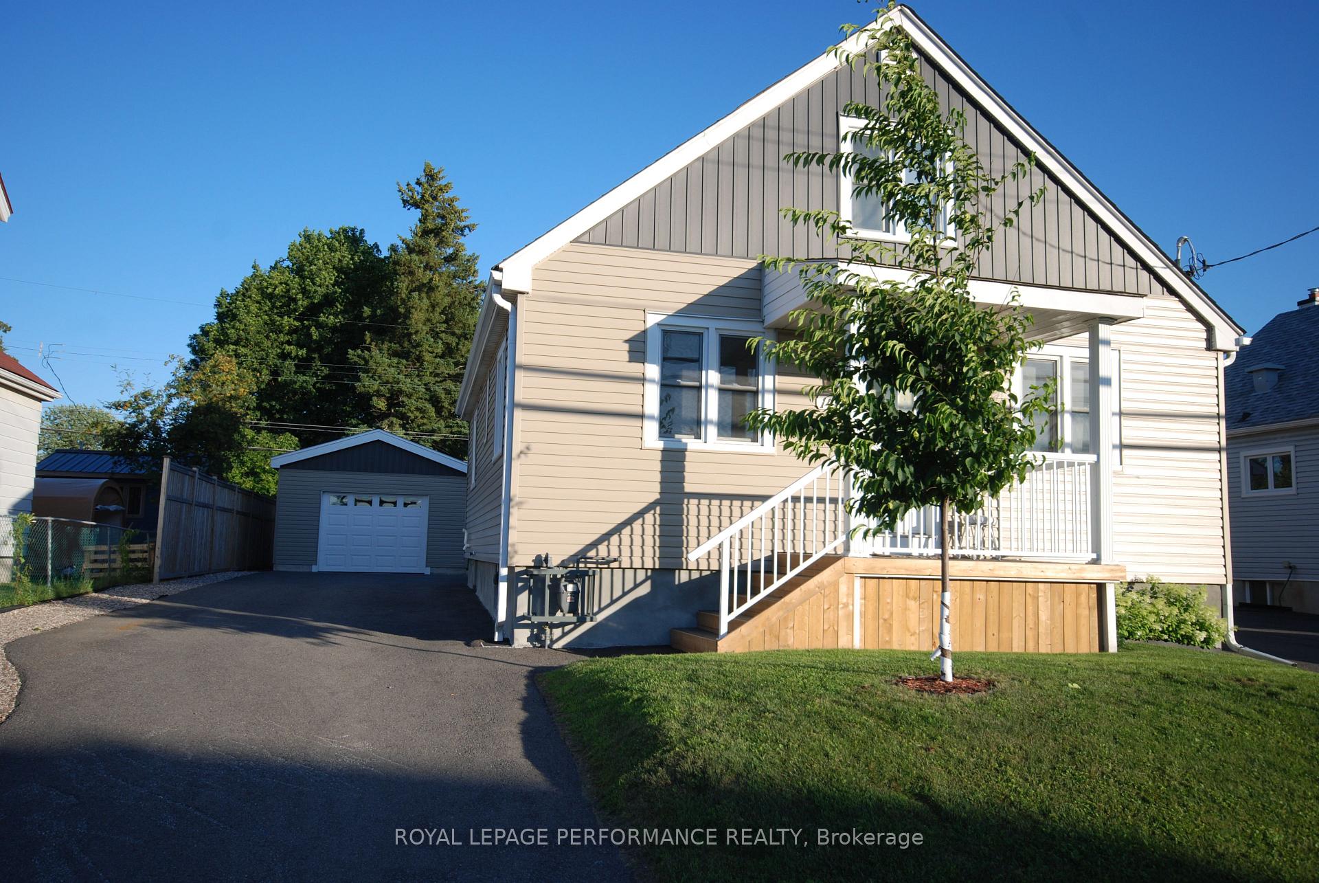 Photo 1 of 1482 Laperriere Avenue, Ottawa, Carlington — HOMEH
