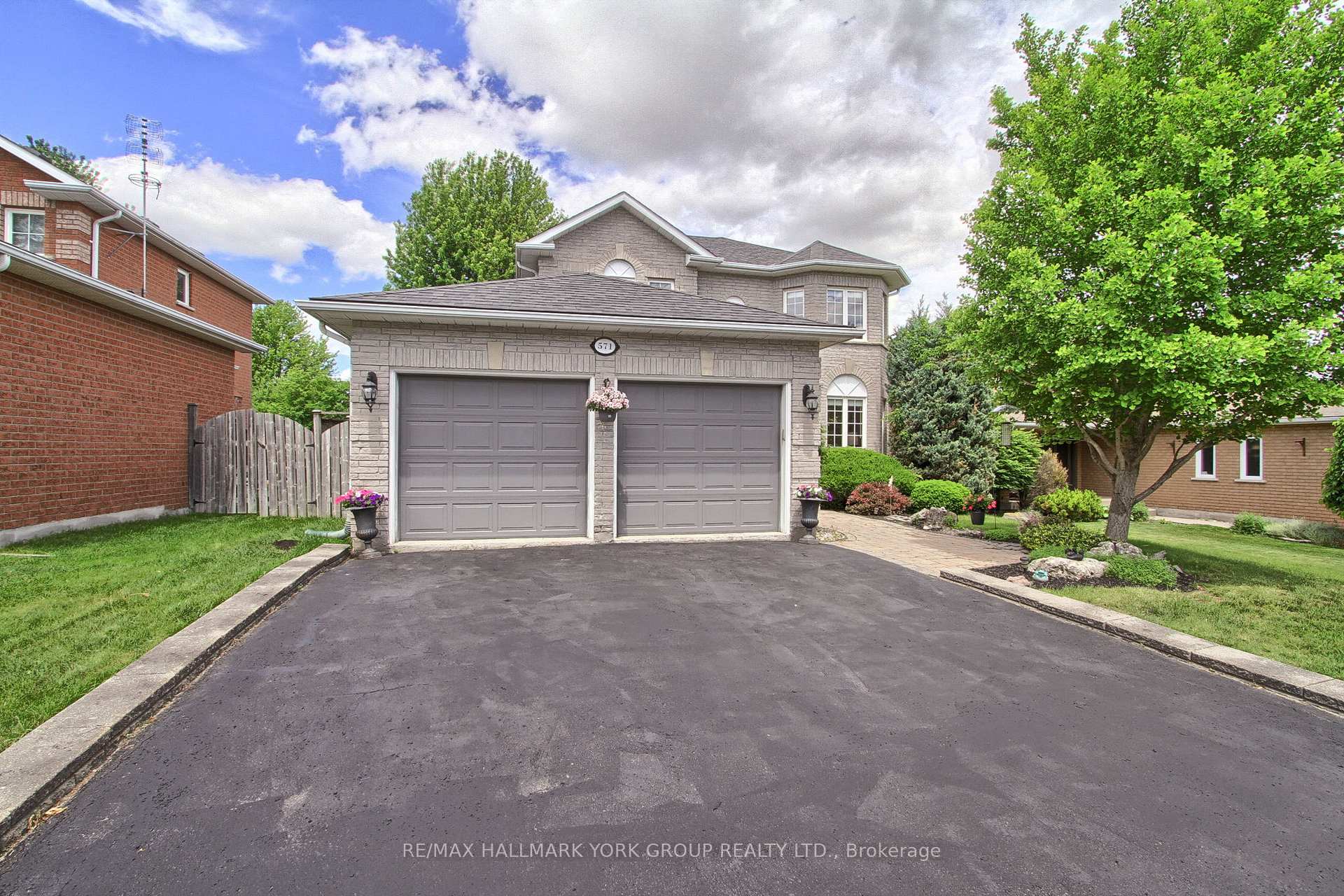 Photo 2 of 571 Goodyear Crescent, Newmarket, Gorham-College Manor — HOMEH