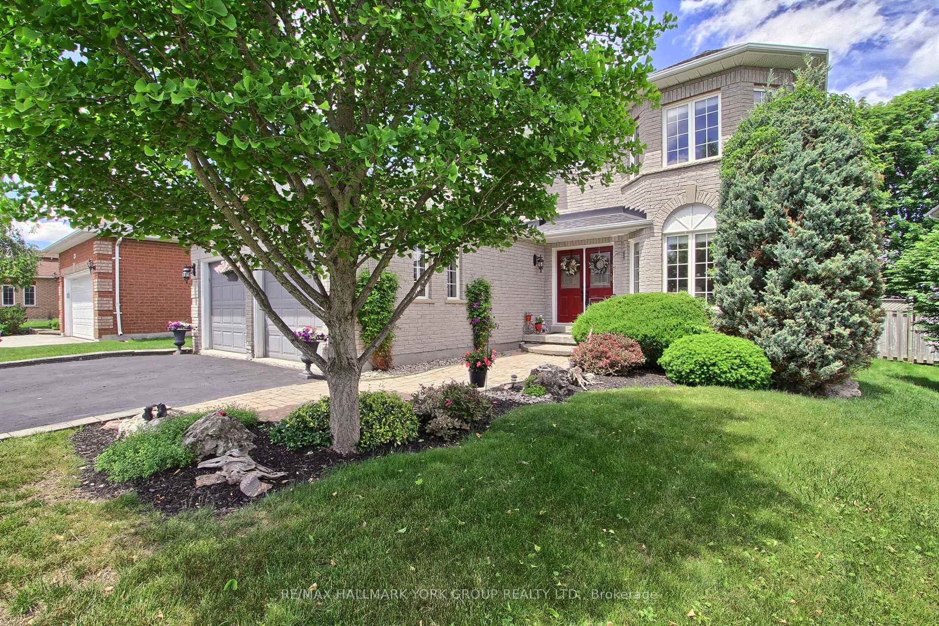 Photo 3 of 571 Goodyear Crescent, Newmarket, Gorham-College Manor — HOMEH