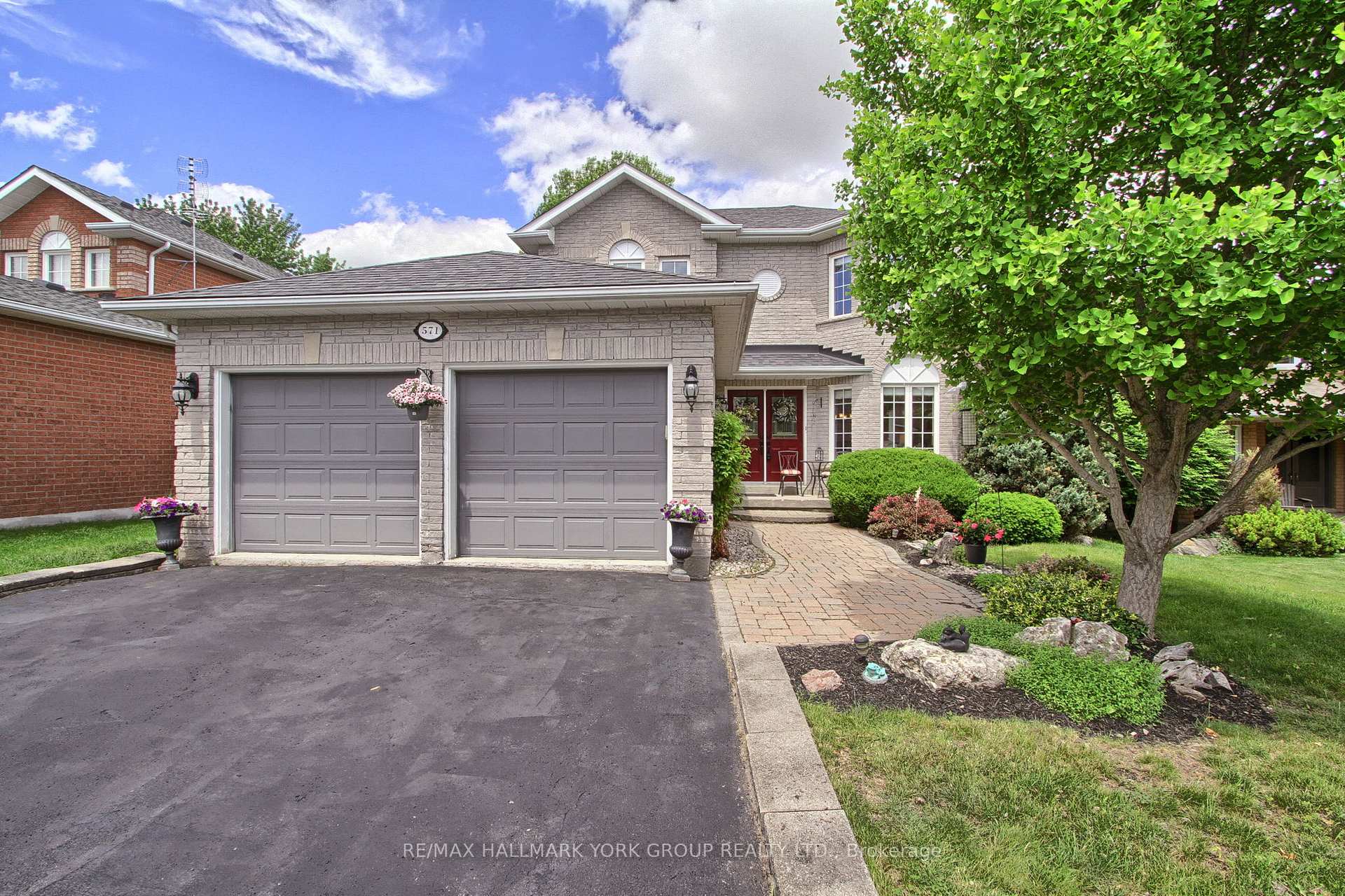 Photo 4 of 571 Goodyear Crescent, Newmarket, Gorham-College Manor — HOMEH