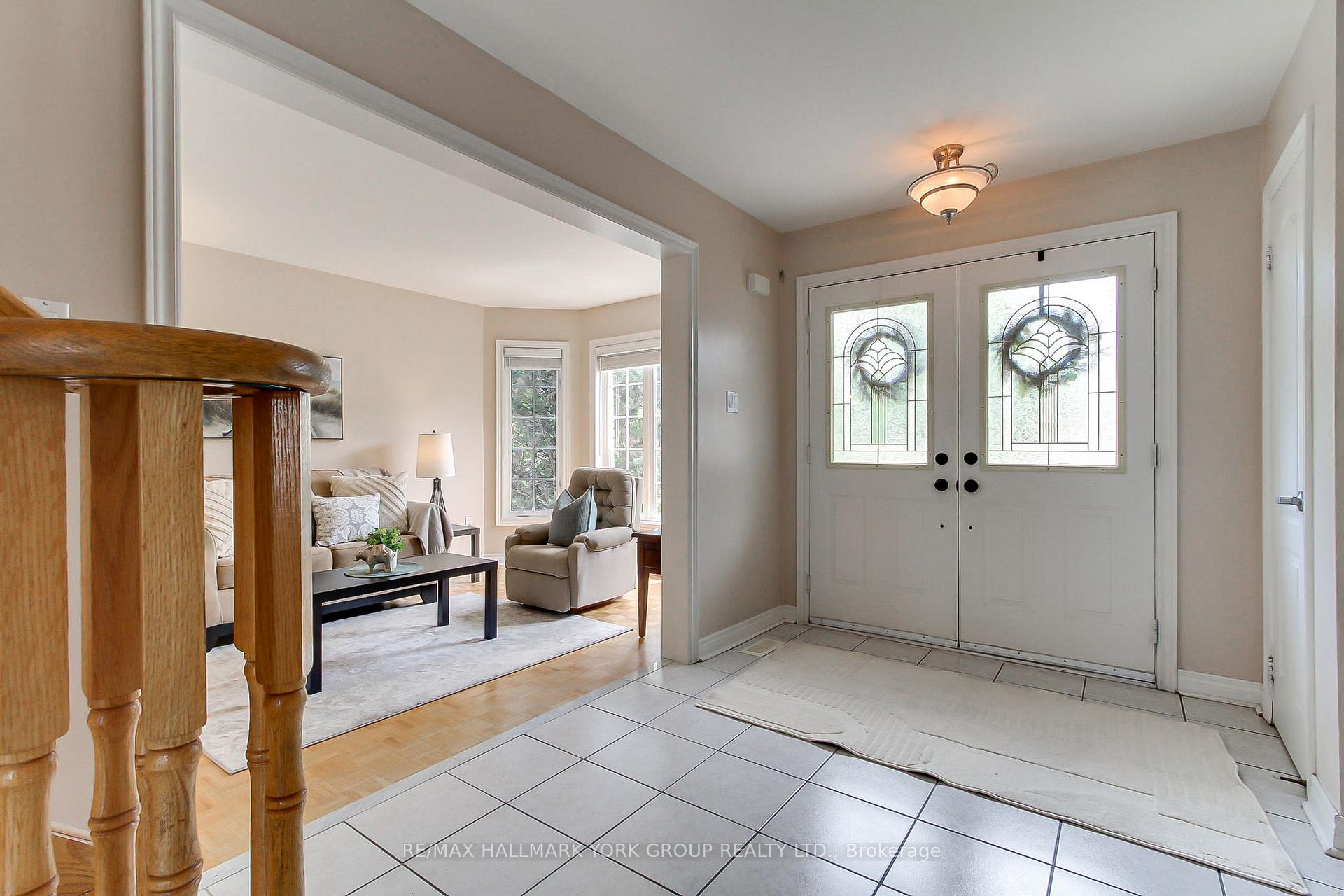 Photo 8 of 571 Goodyear Crescent, Newmarket, Gorham-College Manor — HOMEH