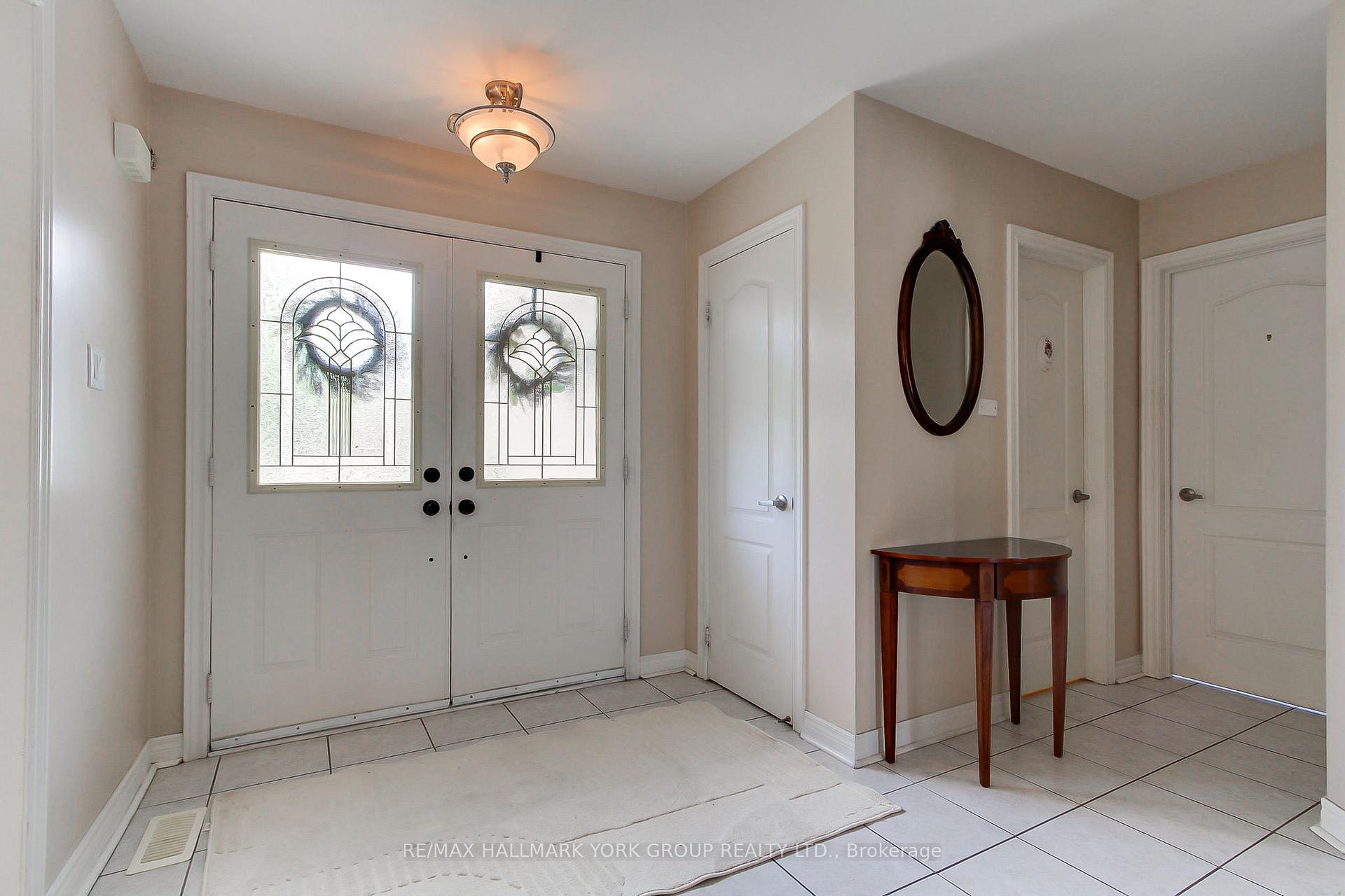 Photo 9 of 571 Goodyear Crescent, Newmarket, Gorham-College Manor — HOMEH