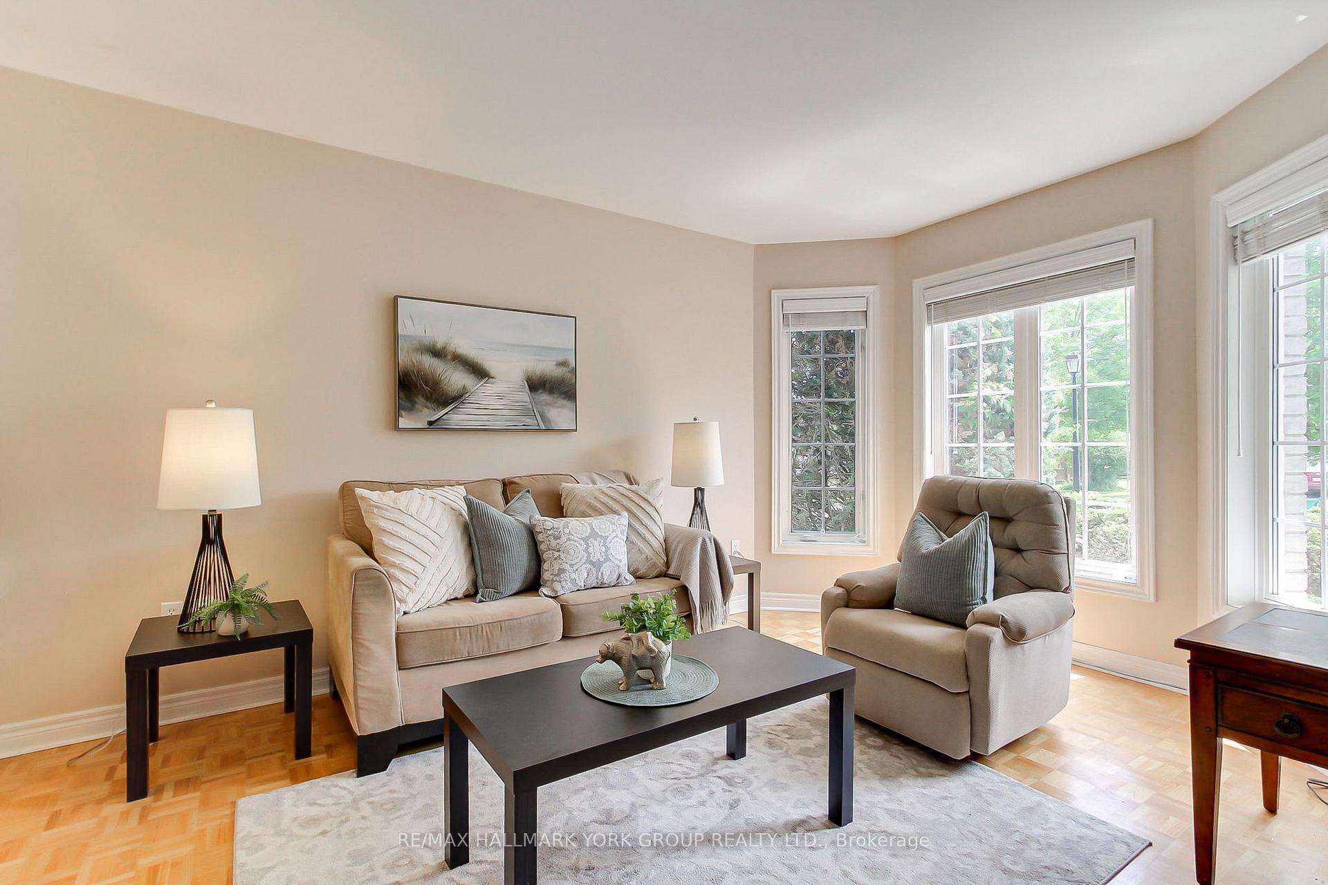Photo 12 of 571 Goodyear Crescent, Newmarket, Gorham-College Manor — HOMEH