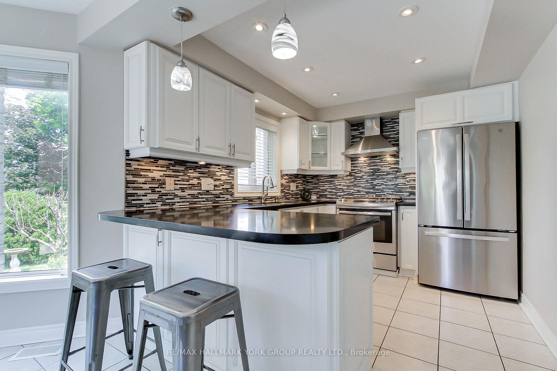 Photo 17 of 571 Goodyear Crescent, Newmarket, Gorham-College Manor — HOMEH