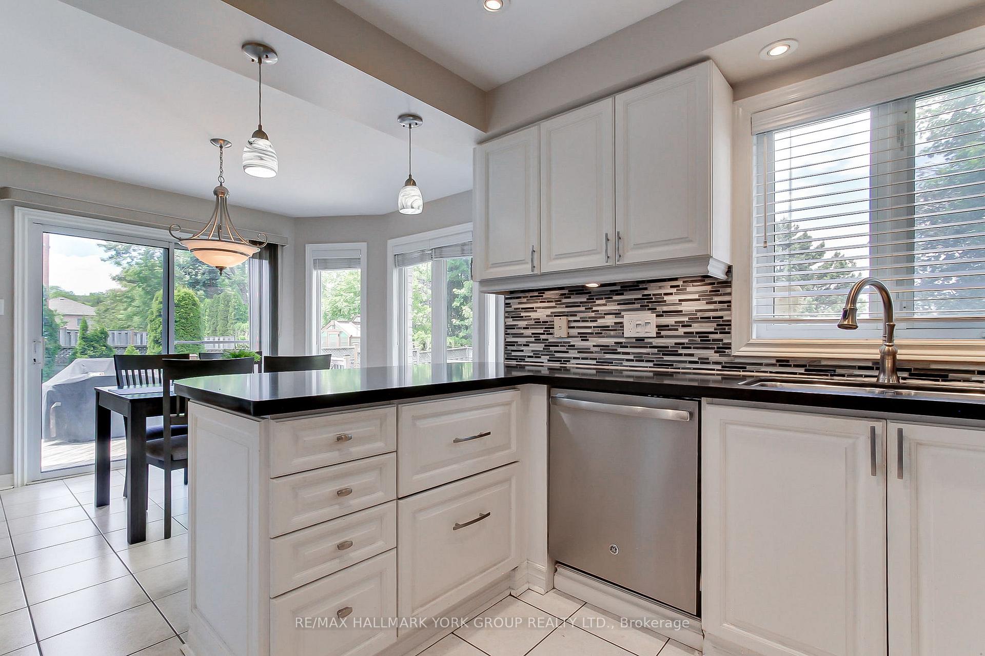Photo 20 of 571 Goodyear Crescent, Newmarket, Gorham-College Manor — HOMEH