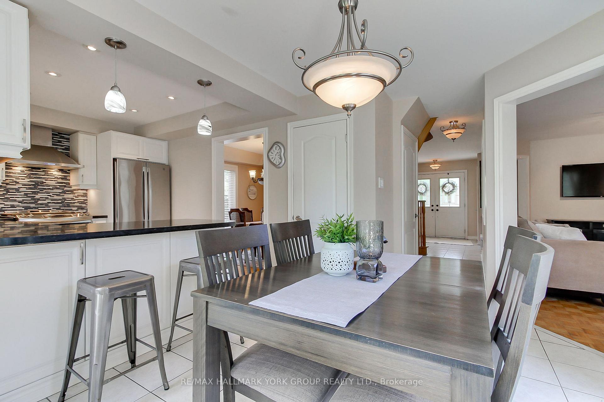 Photo 23 of 571 Goodyear Crescent, Newmarket, Gorham-College Manor — HOMEH
