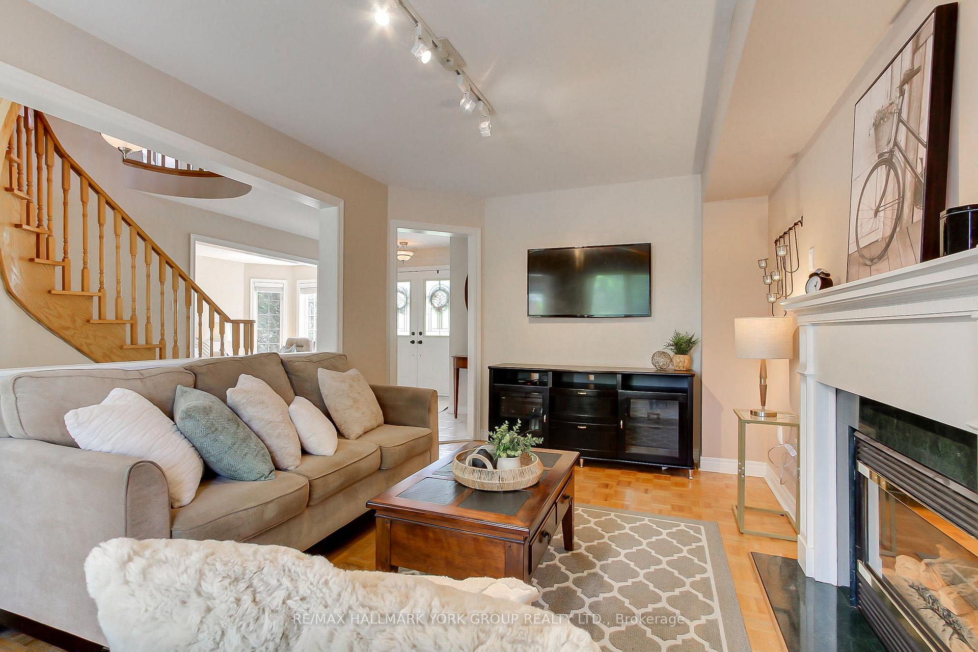 Photo 25 of 571 Goodyear Crescent, Newmarket, Gorham-College Manor — HOMEH