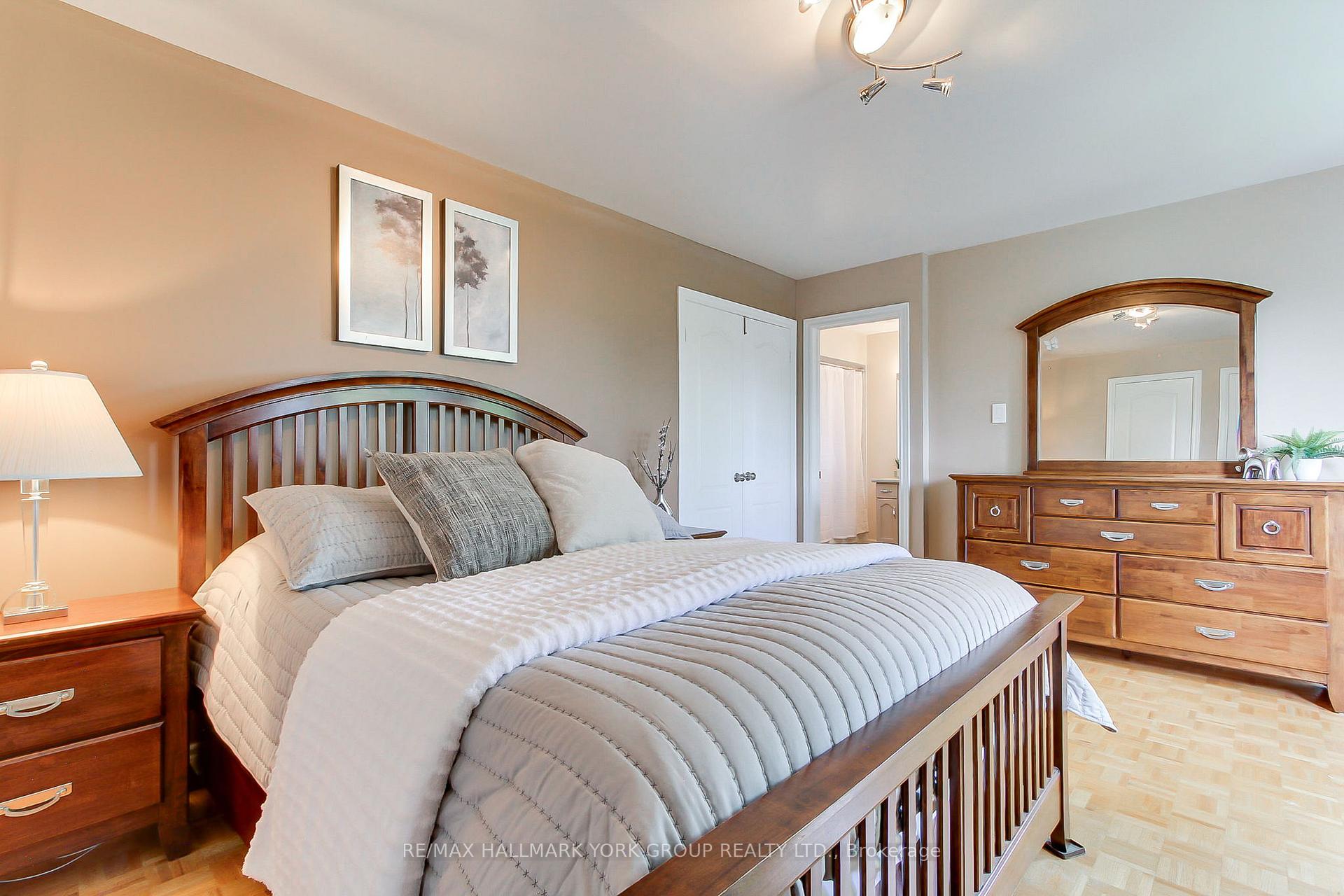 Photo 32 of 571 Goodyear Crescent, Newmarket, Gorham-College Manor — HOMEH