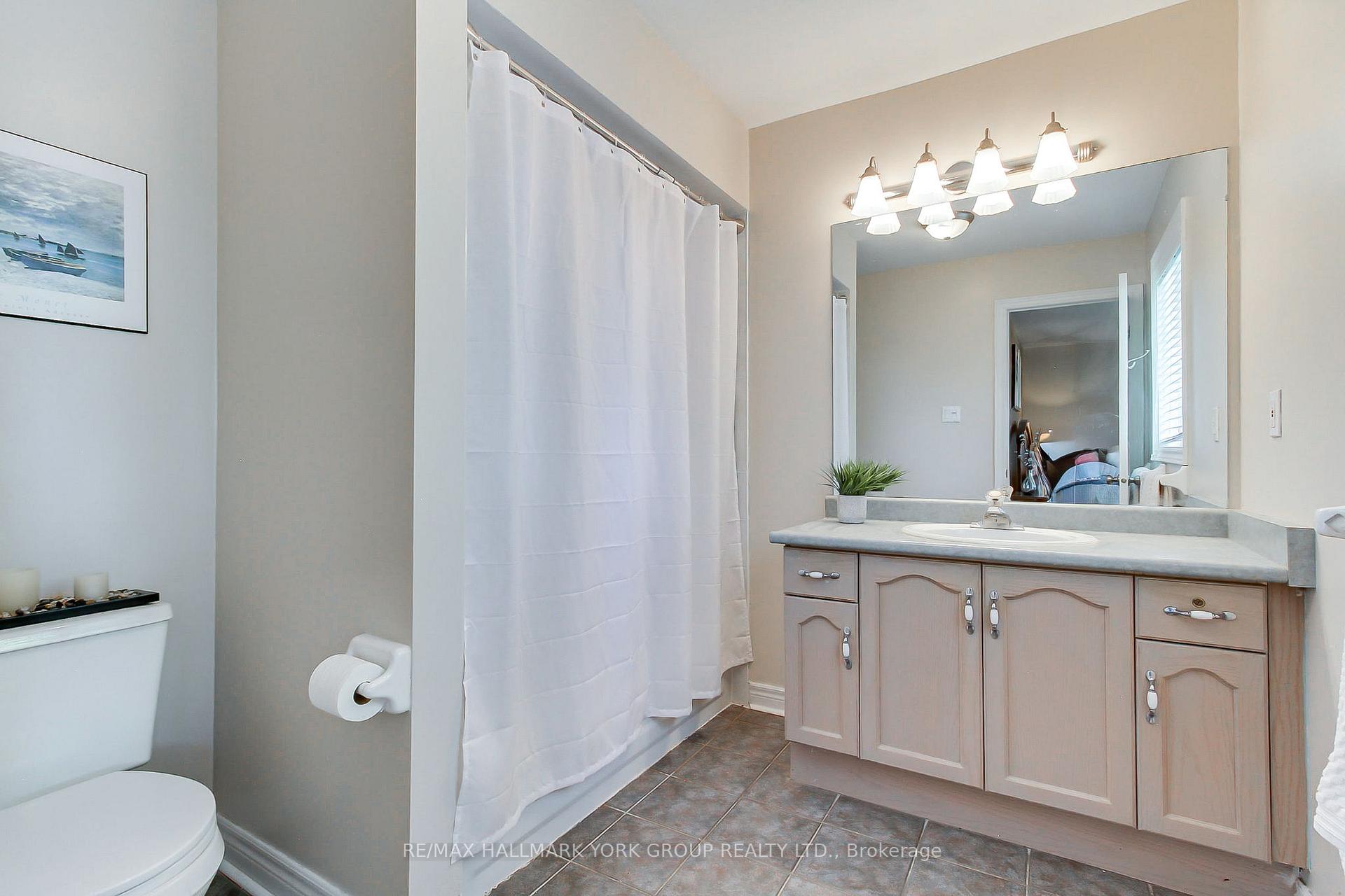 Photo 33 of 571 Goodyear Crescent, Newmarket, Gorham-College Manor — HOMEH