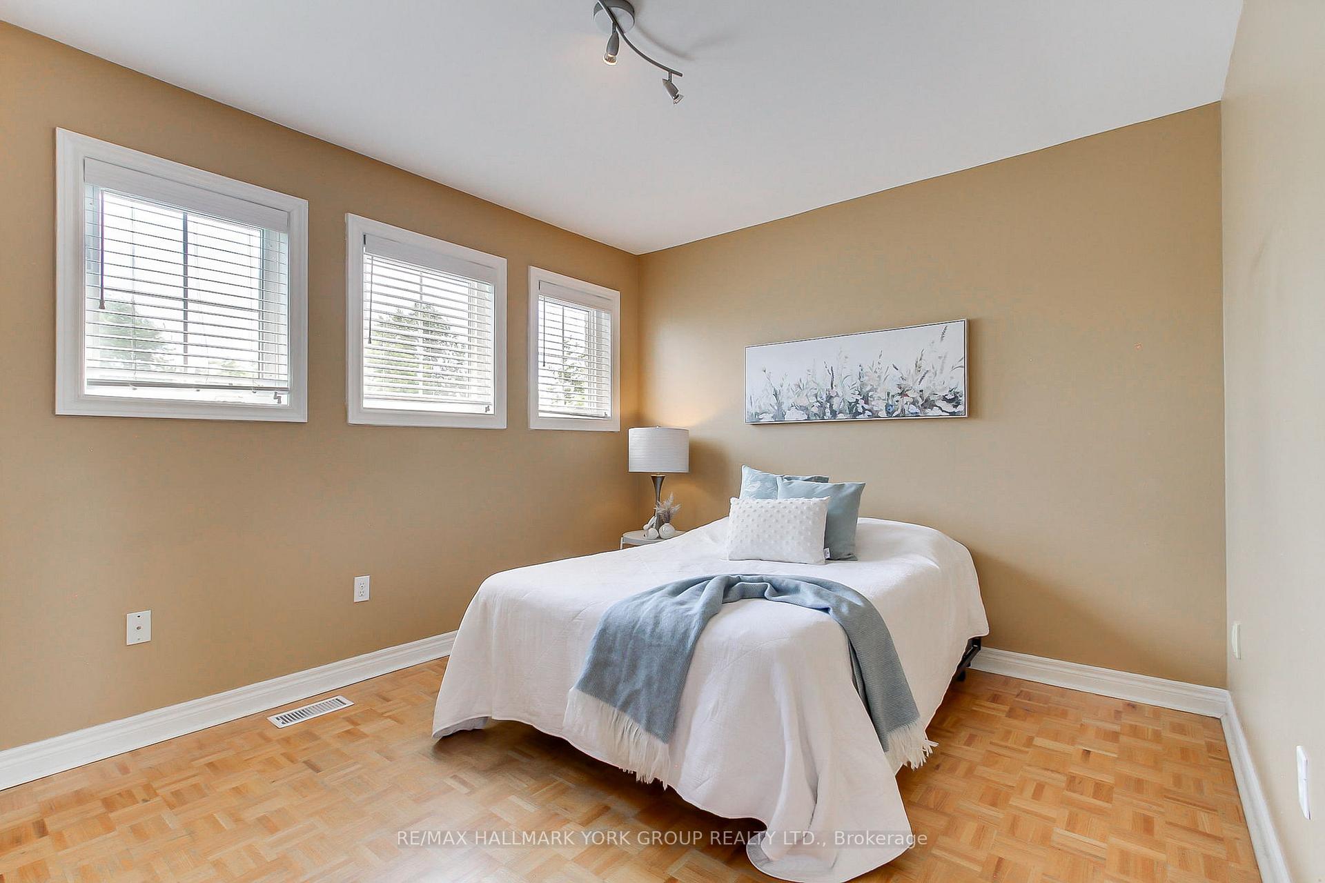 Photo 34 of 571 Goodyear Crescent, Newmarket, Gorham-College Manor — HOMEH