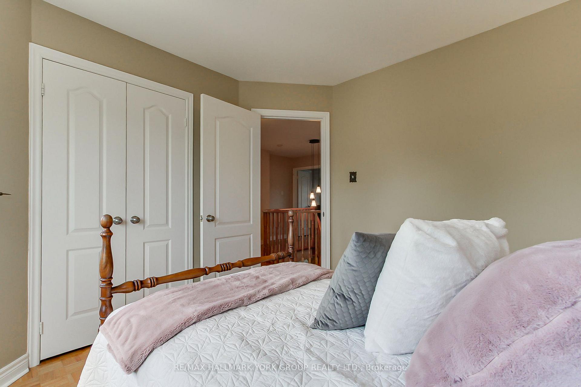 Photo 37 of 571 Goodyear Crescent, Newmarket, Gorham-College Manor — HOMEH