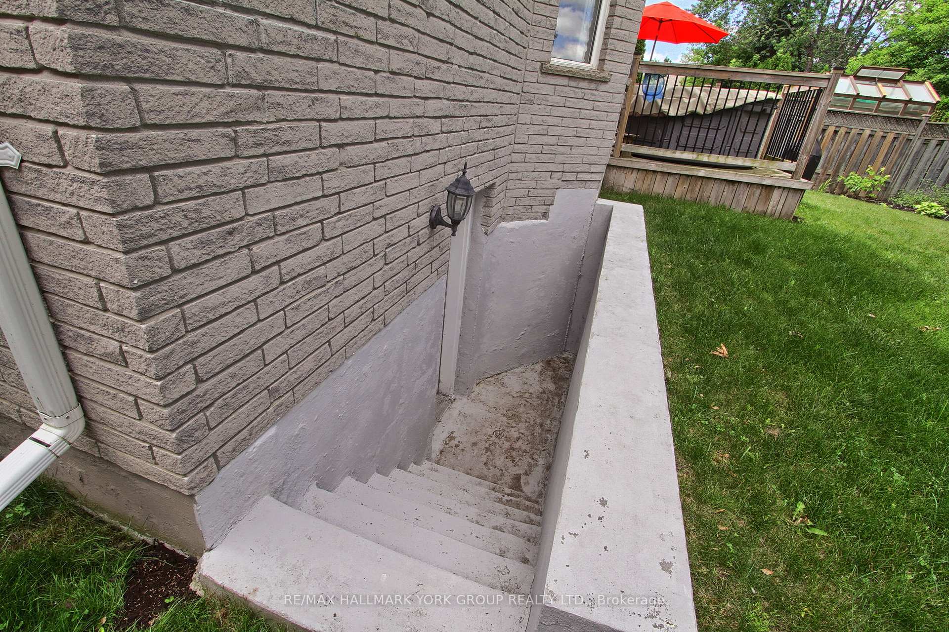 Photo 50 of 571 Goodyear Crescent, Newmarket, Gorham-College Manor — HOMEH