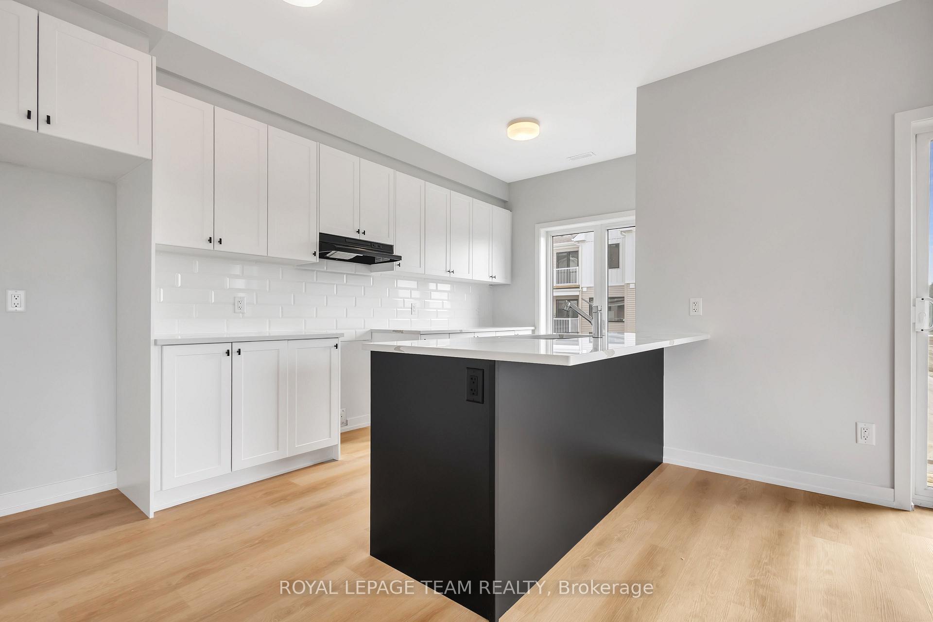 Photo 12 of 512 Celestine Private, Ottawa, Barrhaven - Heritage Park — HOMEH