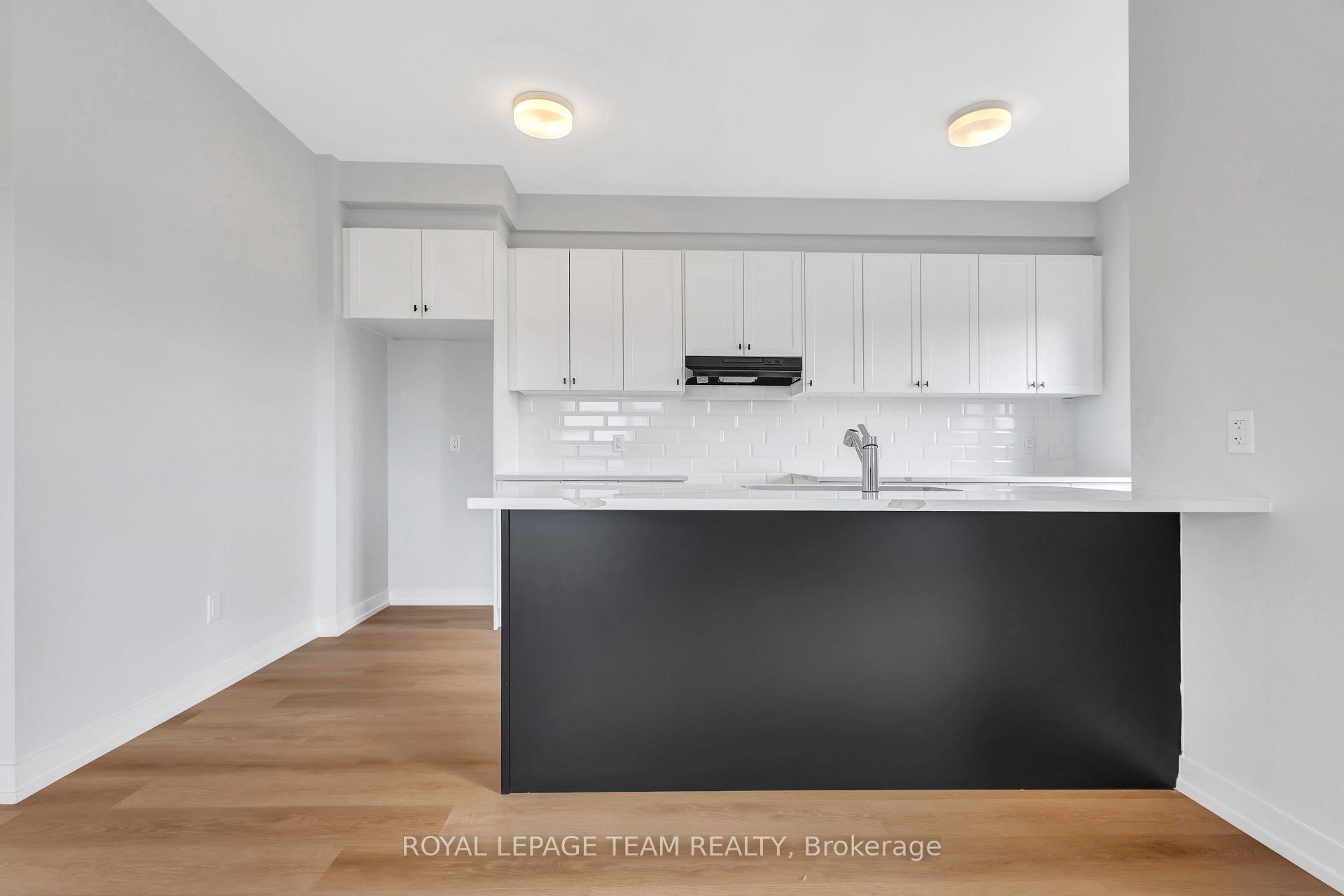 Photo 14 of 512 Celestine Private, Ottawa, Barrhaven - Heritage Park — HOMEH