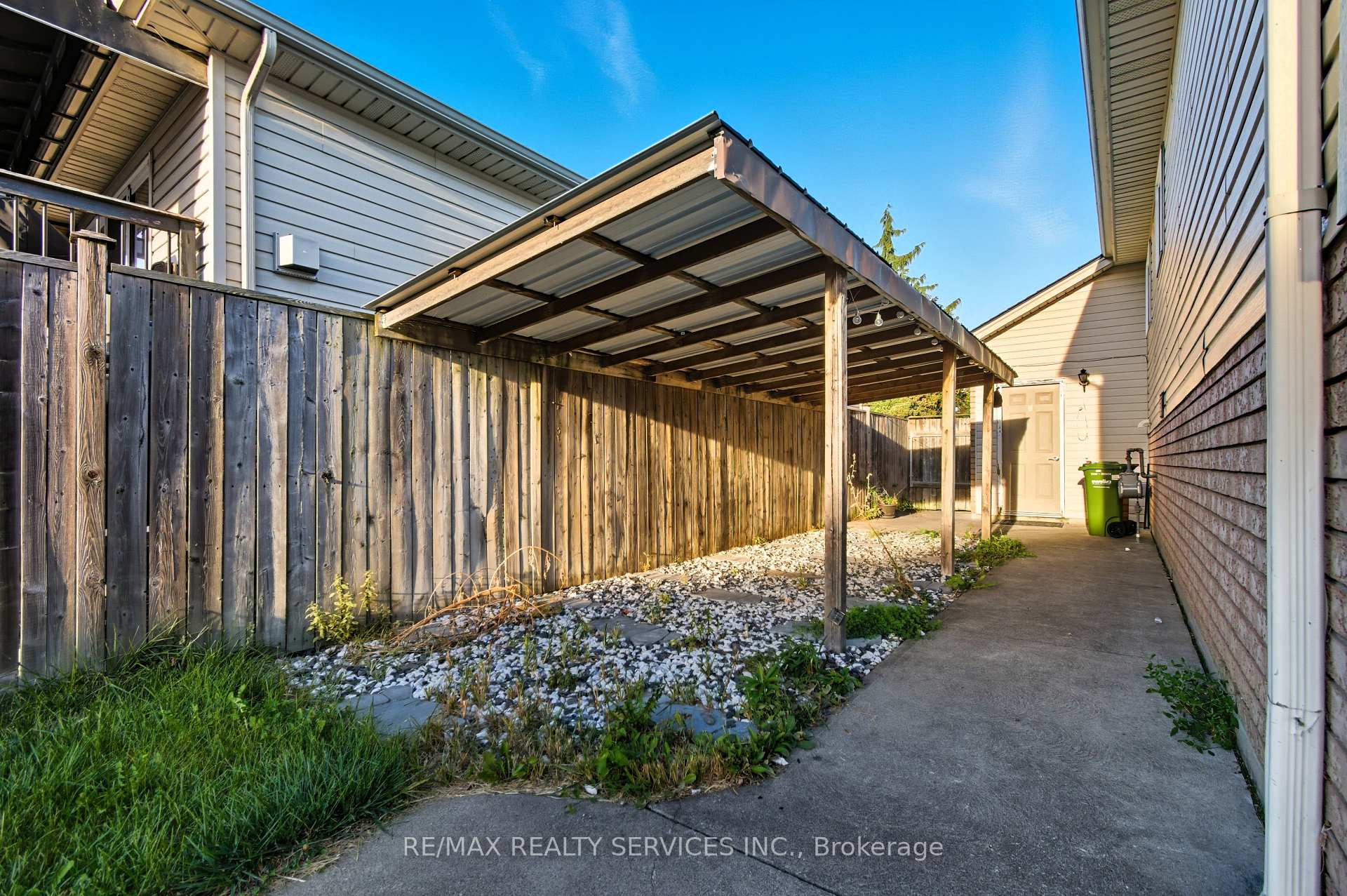 Photo 9 of 1039 Clover Avenue, Windsor, East Riverside — HOMEH