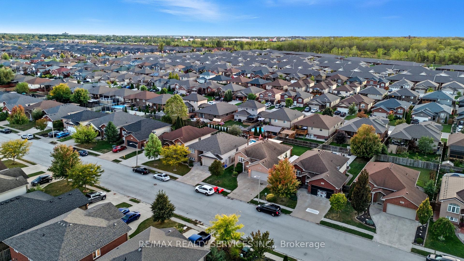 Photo 11 of 1039 Clover Avenue, Windsor, East Riverside — HOMEH