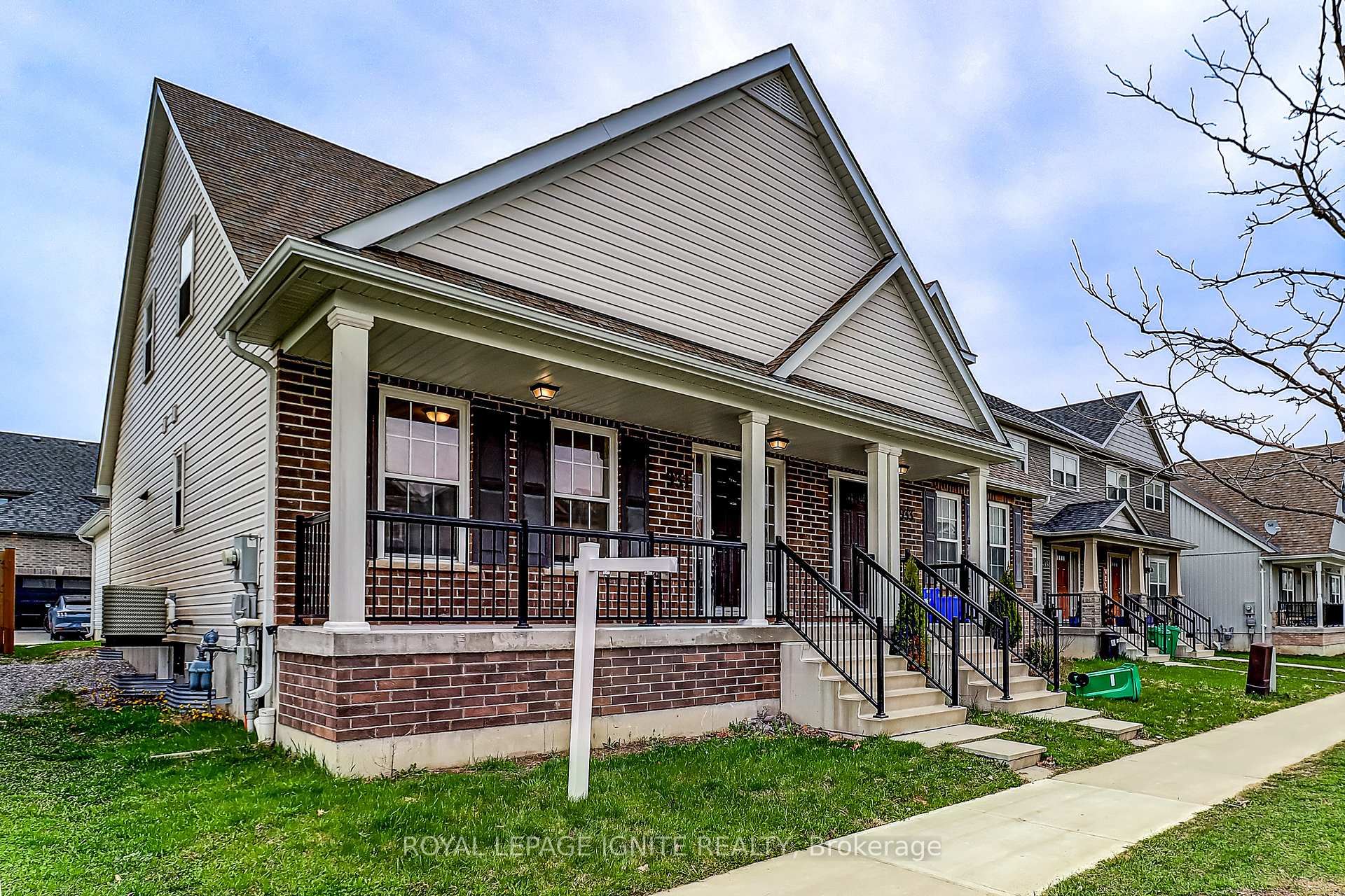 Photo 2 of 931 Broadway Boulevard, Peterborough, Northcrest Ward 5 — HOMEH