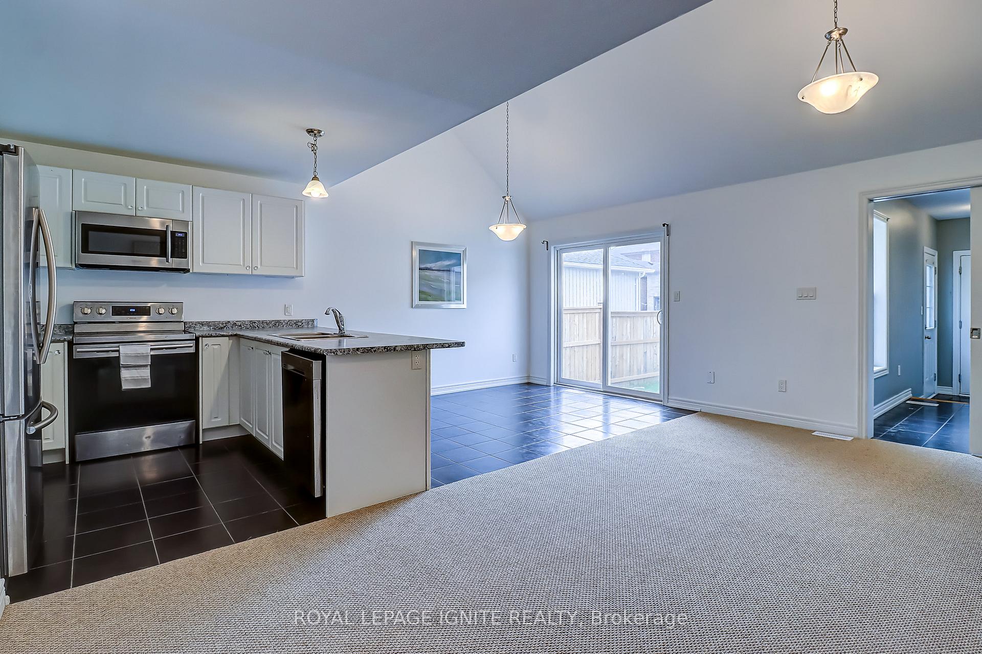 Photo 12 of 931 Broadway Boulevard, Peterborough, Northcrest Ward 5 — HOMEH