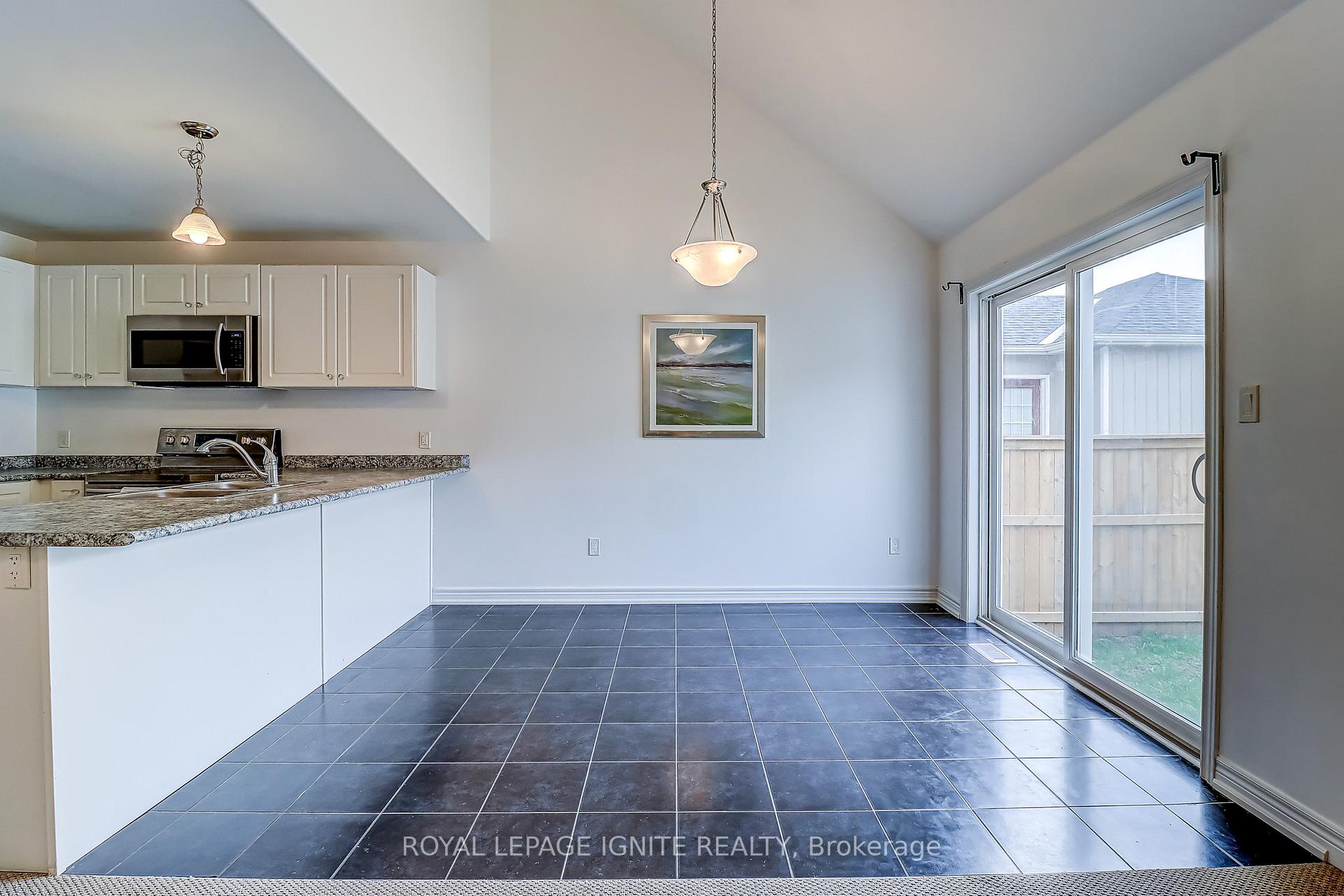 Photo 13 of 931 Broadway Boulevard, Peterborough, Northcrest Ward 5 — HOMEH