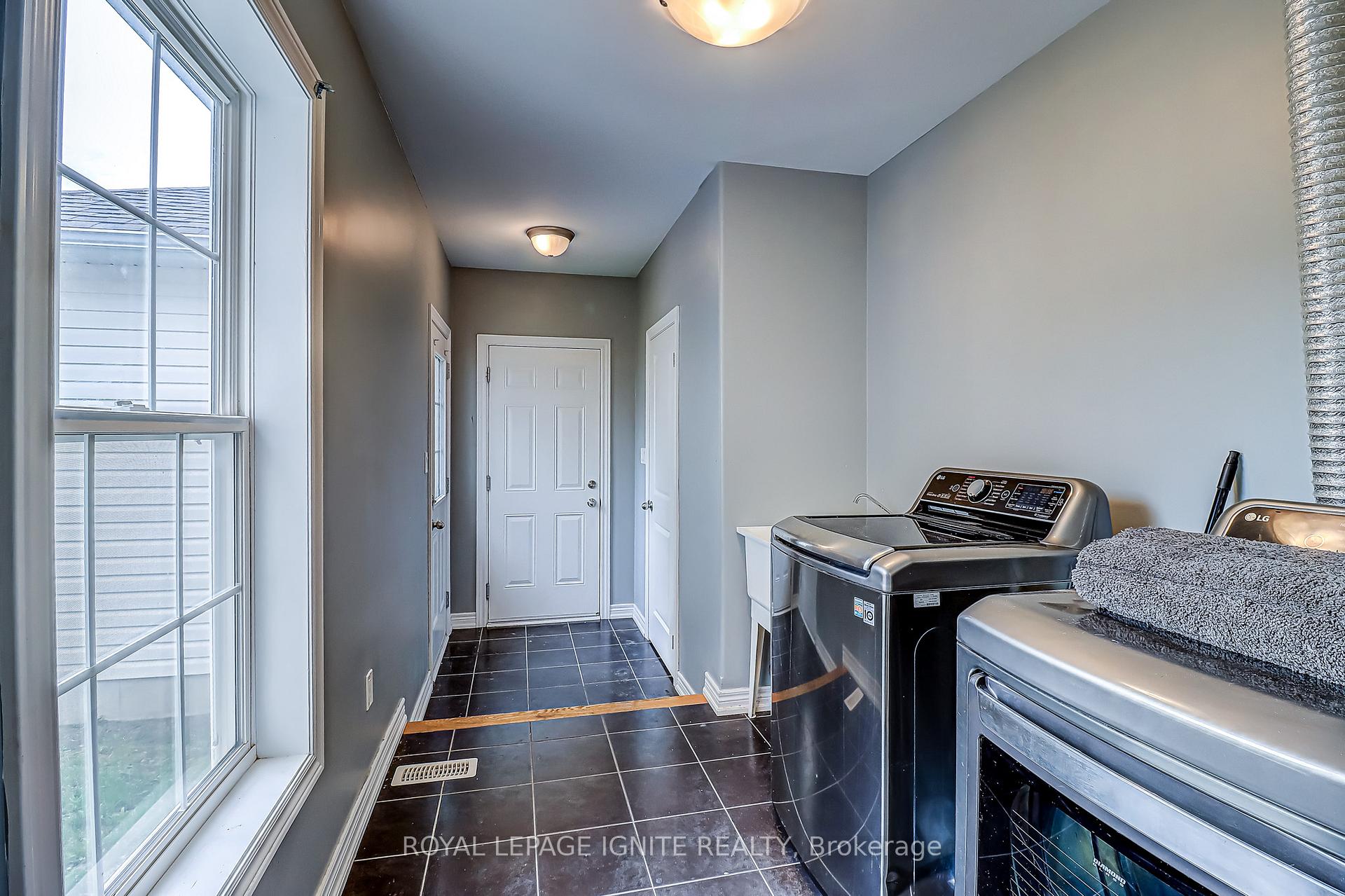 Photo 24 of 931 Broadway Boulevard, Peterborough, Northcrest Ward 5 — HOMEH