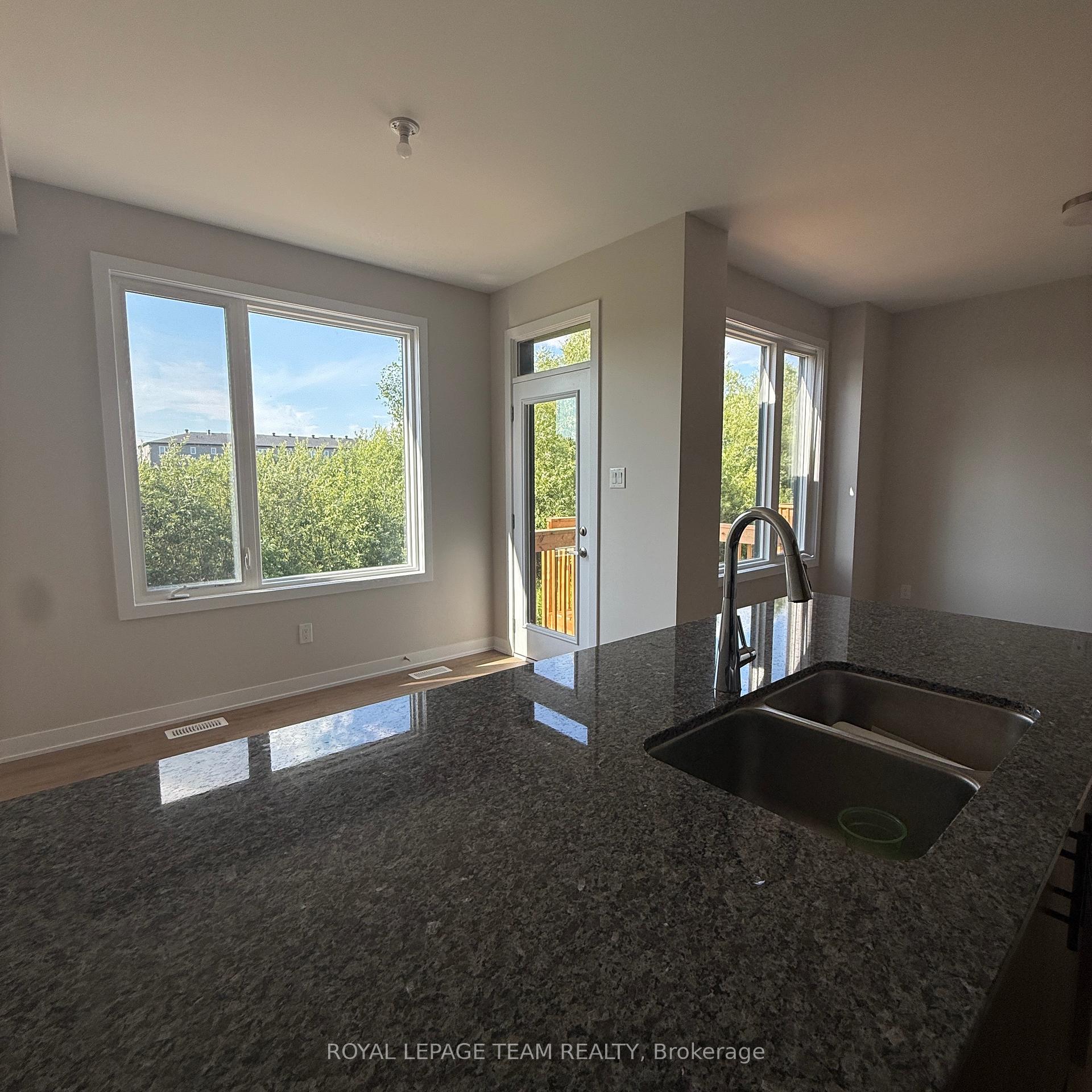 Photo 7 of 286 Les Emmerson Drive S, Ottawa, Barrhaven - Half Moon Bay — HOMEH