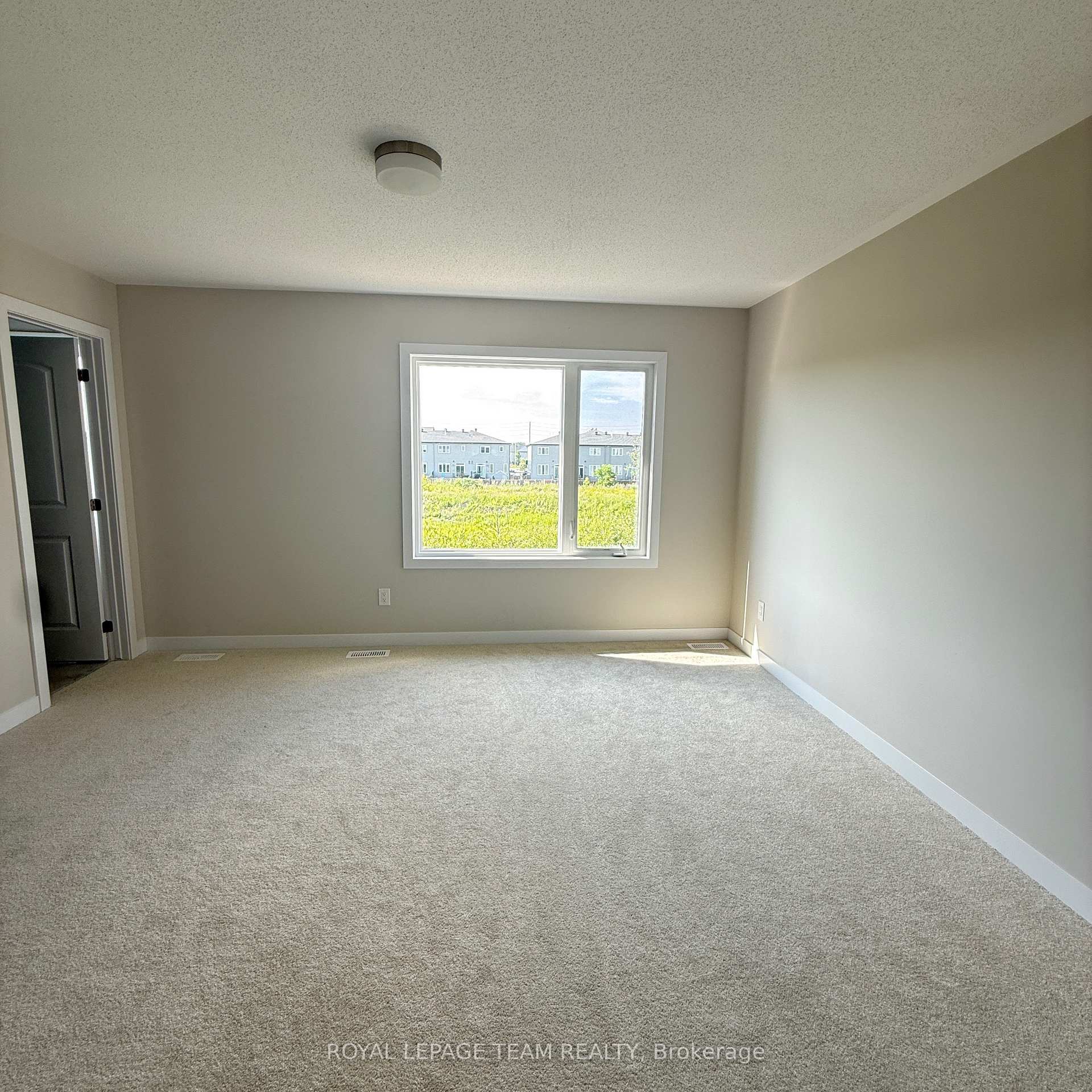 Photo 16 of 286 Les Emmerson Drive S, Ottawa, Barrhaven - Half Moon Bay — HOMEH