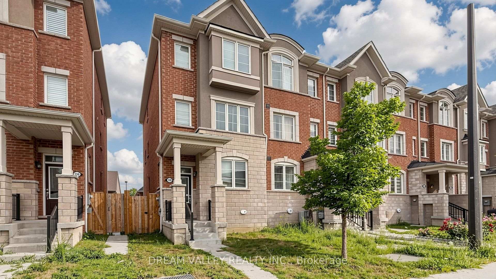 Photo 2 of 138 Cleanside Road, Scarborough, Clairlea-Birchmount — HOMEH
